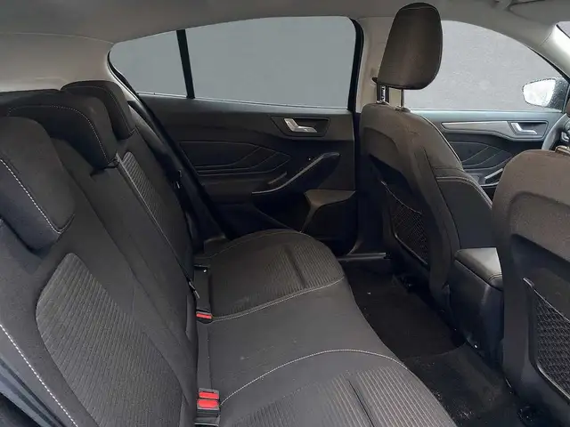 Ford Focus view 5