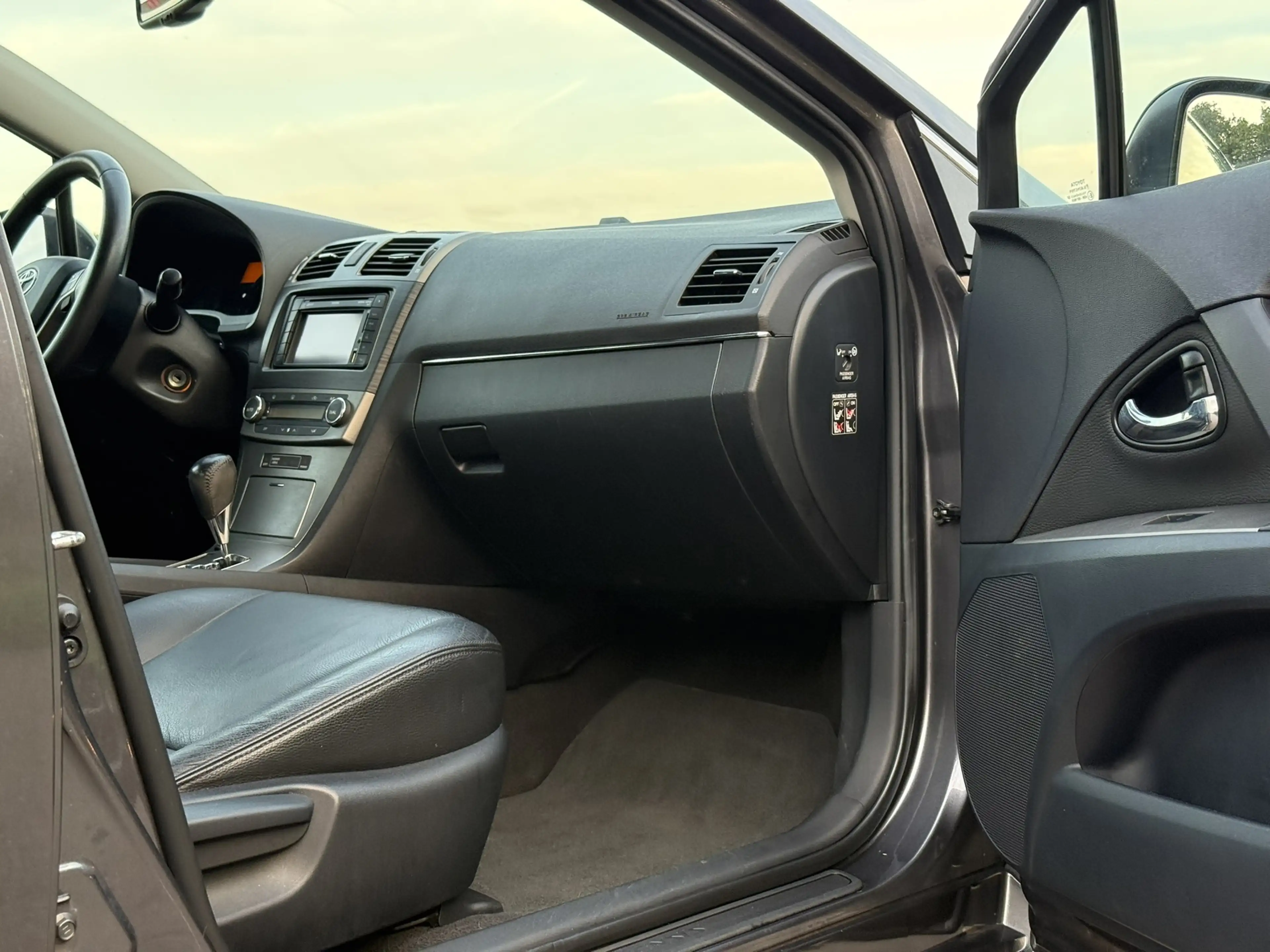 Toyota Avensis 1.8 VVTi Business | Navi | Automaat | Leder | Blue — photo 5