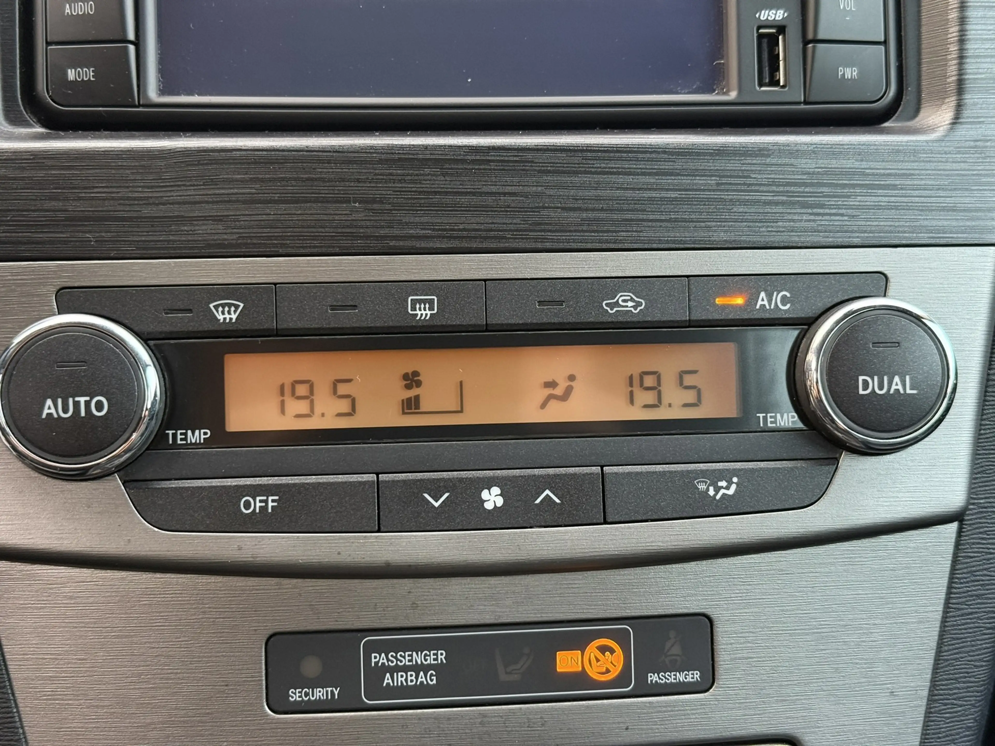 Toyota Avensis 1.8 VVTi Business | Navi | Automaat | Leder | Blue — photo 15