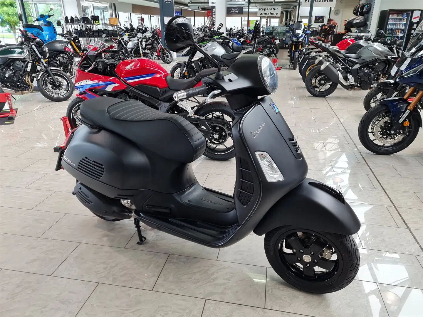Vespa GTS 300 Nero - 1
