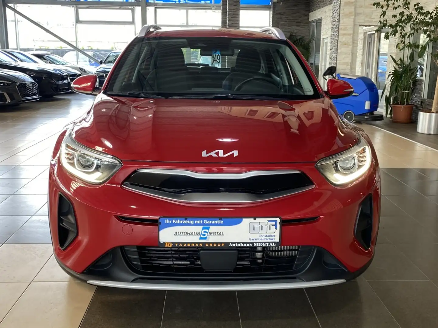 Kia Stonic Vision Navi R.Cam PDC SHZ DAB Klimaauto. Rot - 2