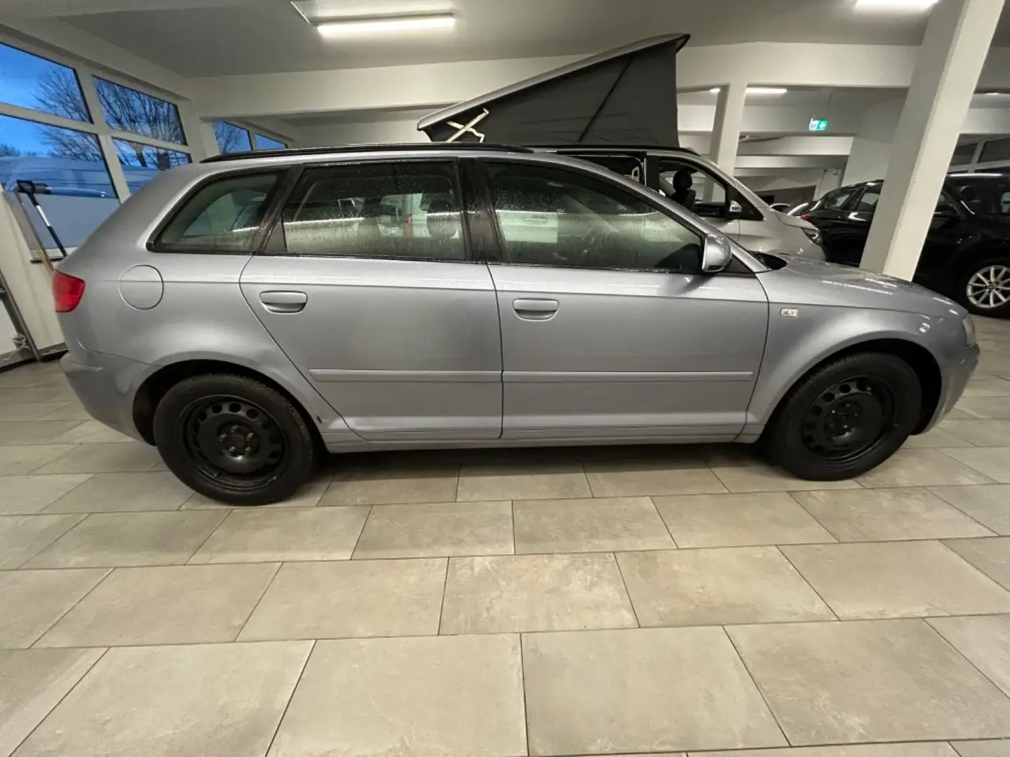 Audi A3 Sportback 1.6 FSI Attraction Zilver - 2