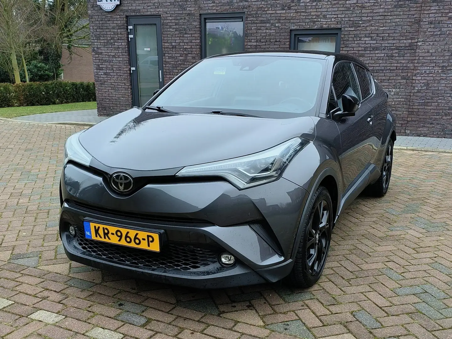 Toyota C-HR 1.2 Bi-Tone Plus Gri - 1