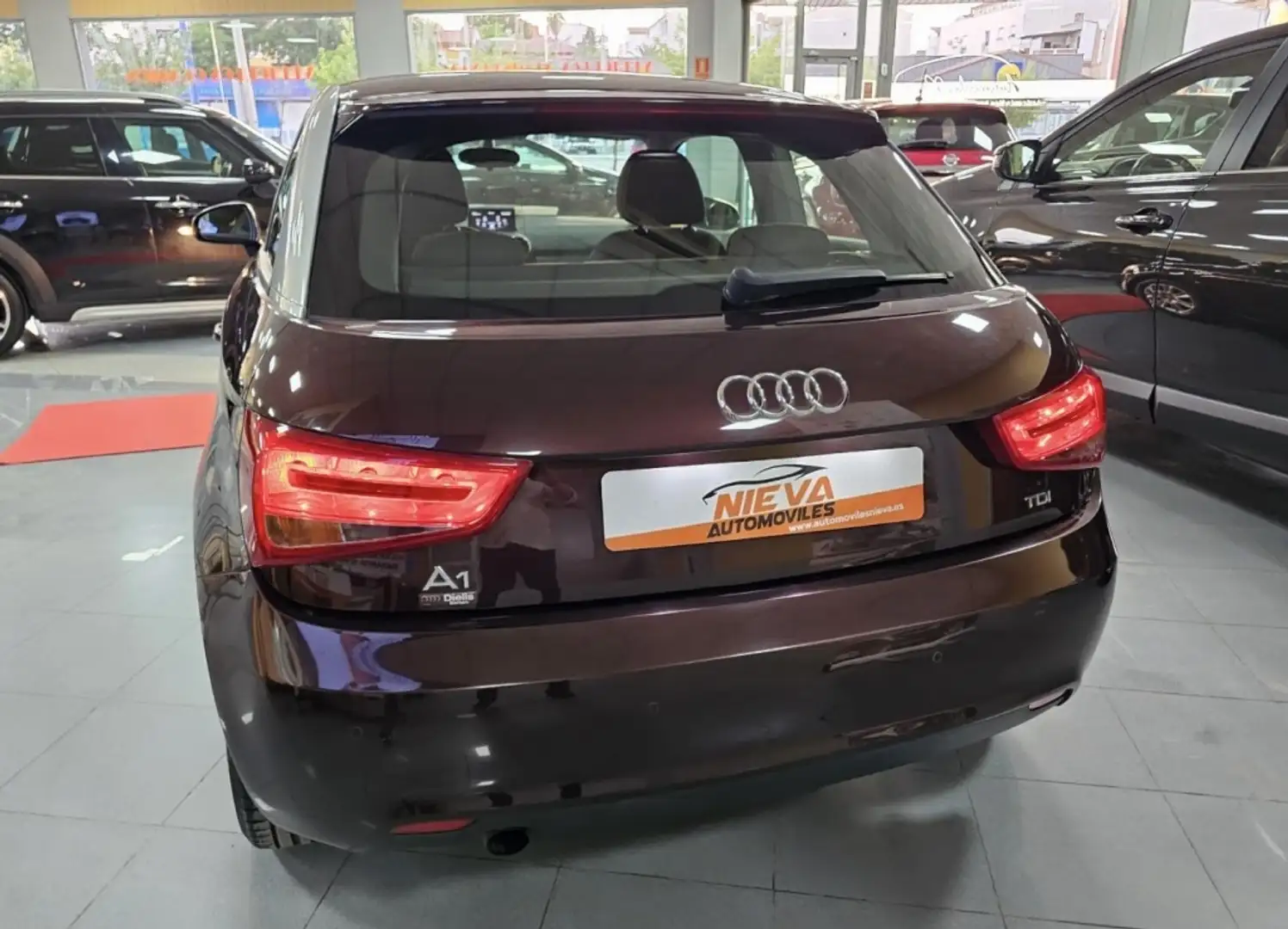 Audi A1 1.6TDI Ambition S-Tronic 90 Marrón - 2