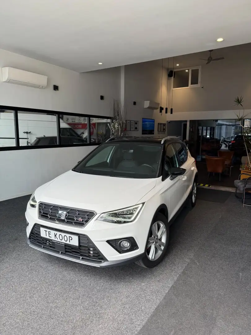 SEAT Arona 1.0 TSI FR CARPLAY KEYLESS CAMERA LED PDC Wit - 1