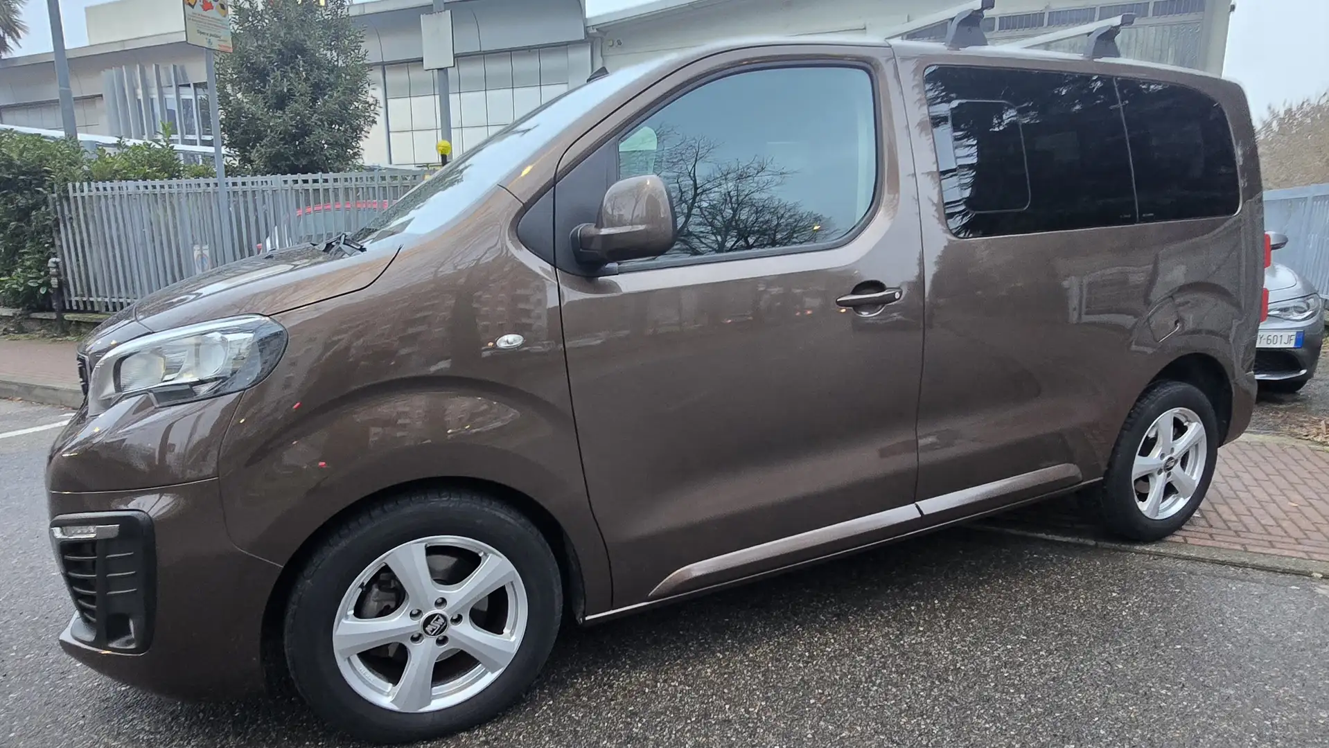 Peugeot Traveller 1.5 BlueHDi 120 CV Brun - 2