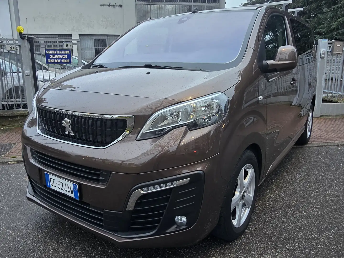 Peugeot Traveller 1.5 BlueHDi 120 CV Brun - 1