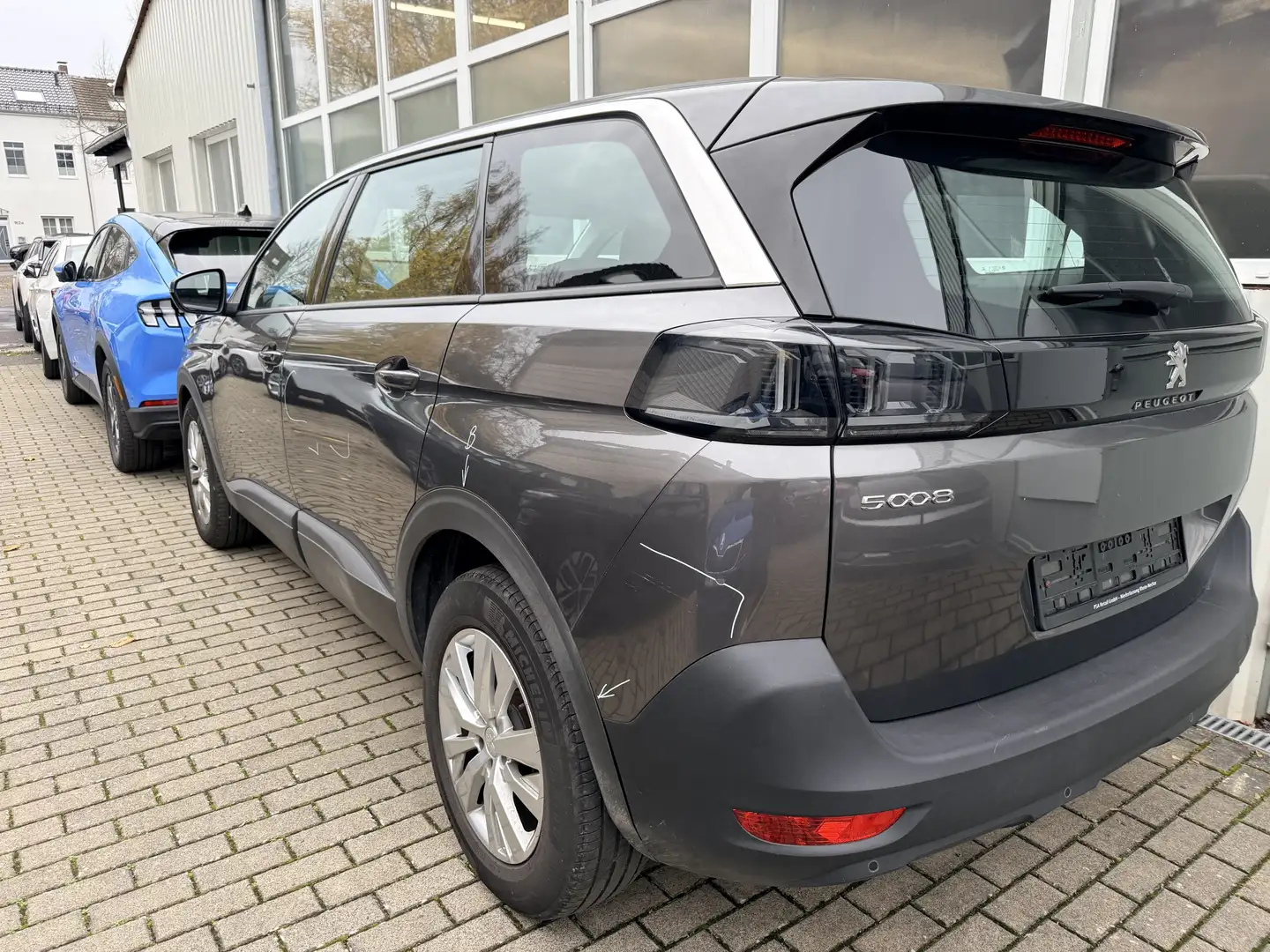 Peugeot 5008 Active Pack*7Sitzer*dig.Cockpit*CarPlay Grau - 2