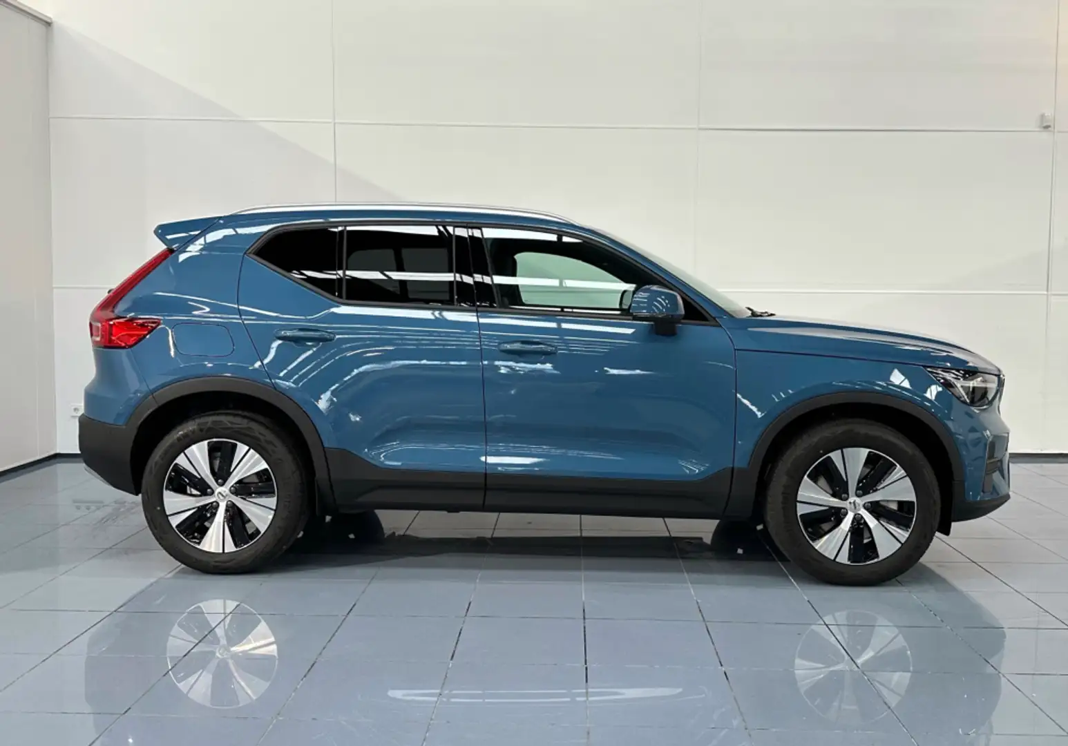 Volvo XC40 B3 Core Aut. Kék - 2
