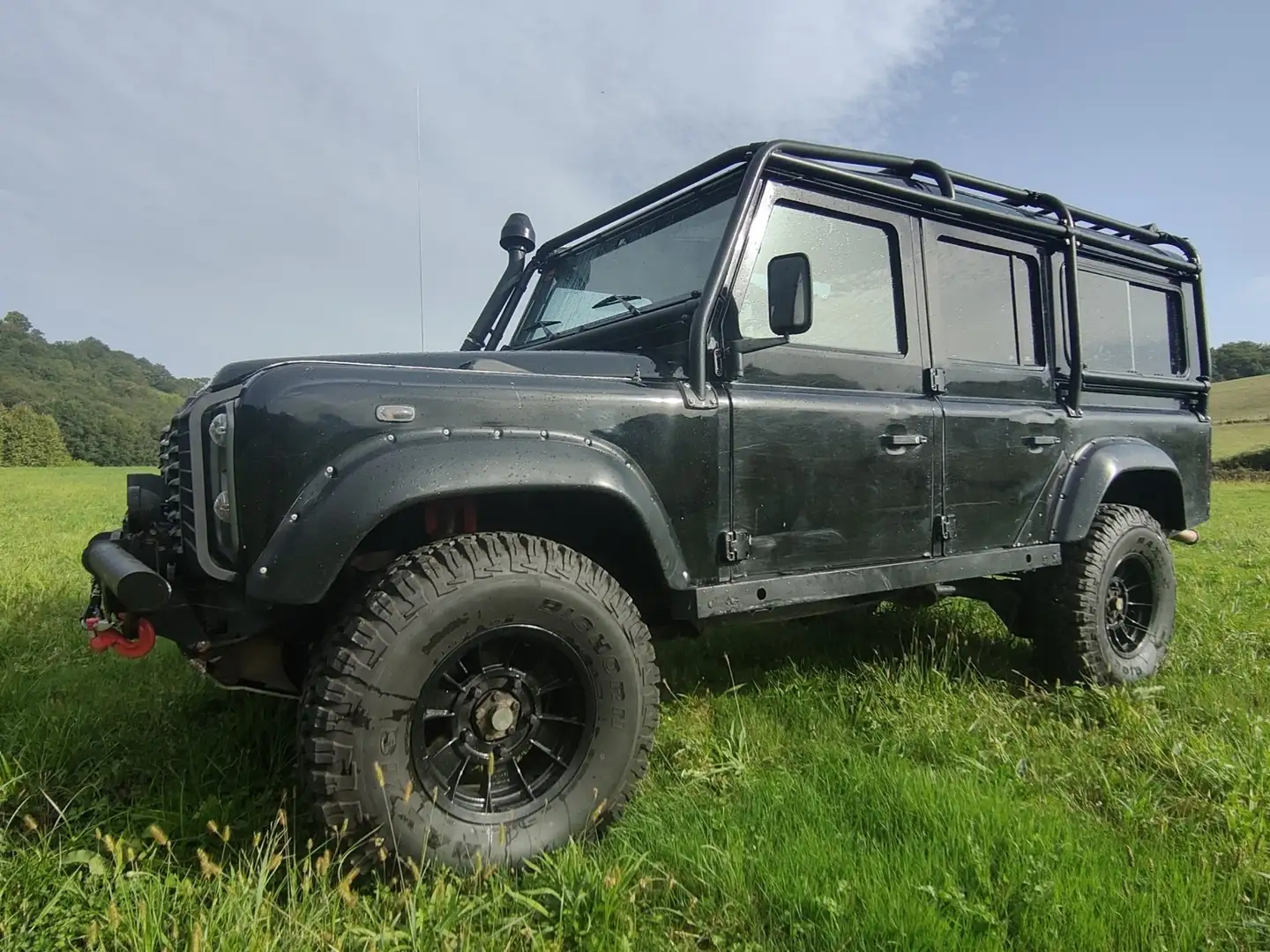 Land Rover Defender 110 2.5Td5 SW SE Noir - 1