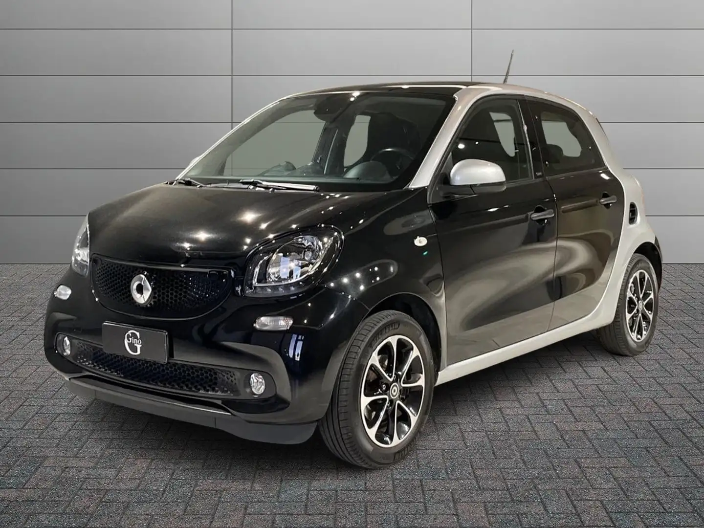 smart forFour 1.0 Youngster 71cv c/S.S. Noir - 1