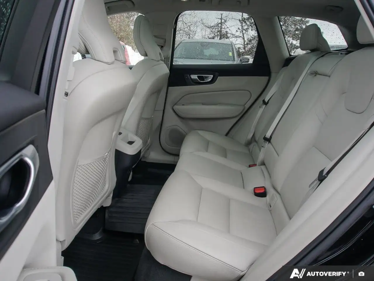 Volvo XC60 снимка Volvo XC60