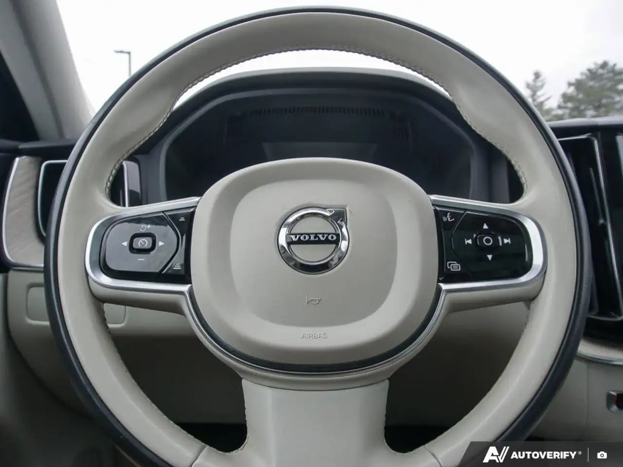 Volvo XC60 снимка Volvo XC60