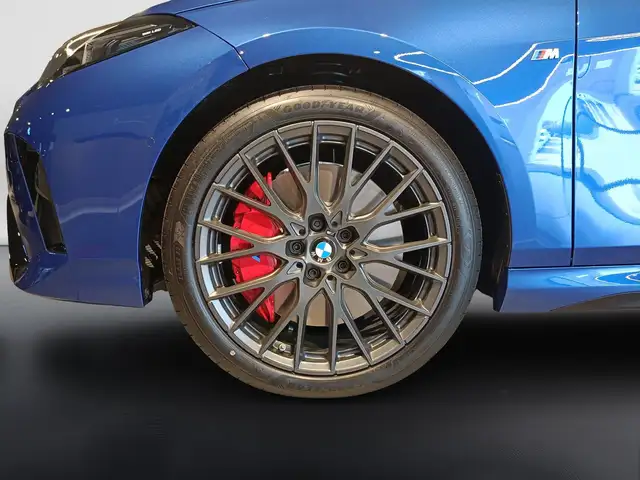 BMW 1 Series view 13