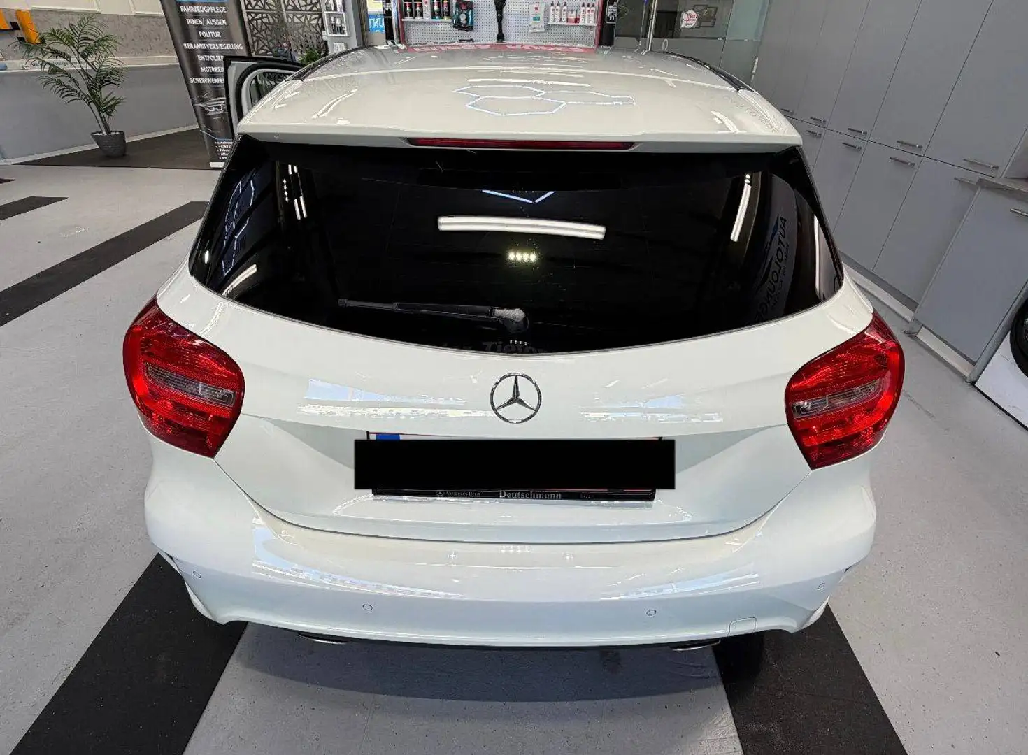 Mercedes-Benz 180 AMG Linie Weiß - 1