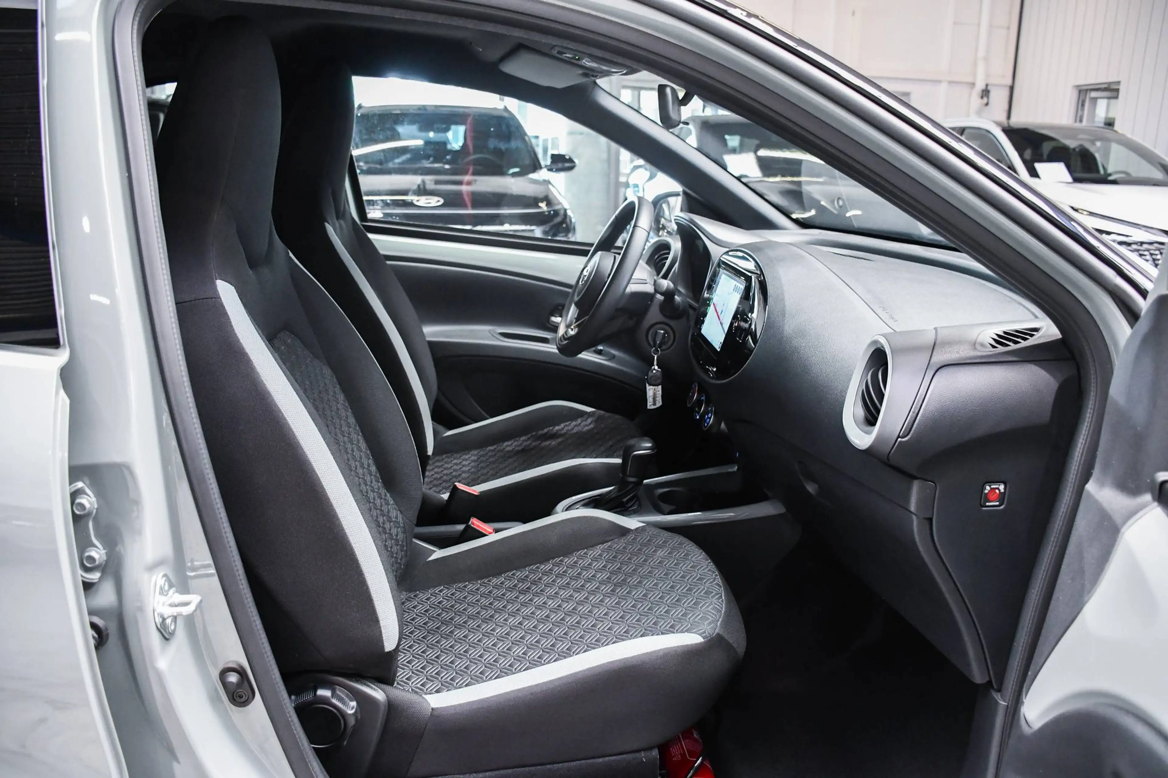 Toyota Aygo X Aygo X Air-Pulse + Tech Pack - NAVIGATIE VIA SMARTLINK / CAMERA / ACC / AIRCO — photo 6