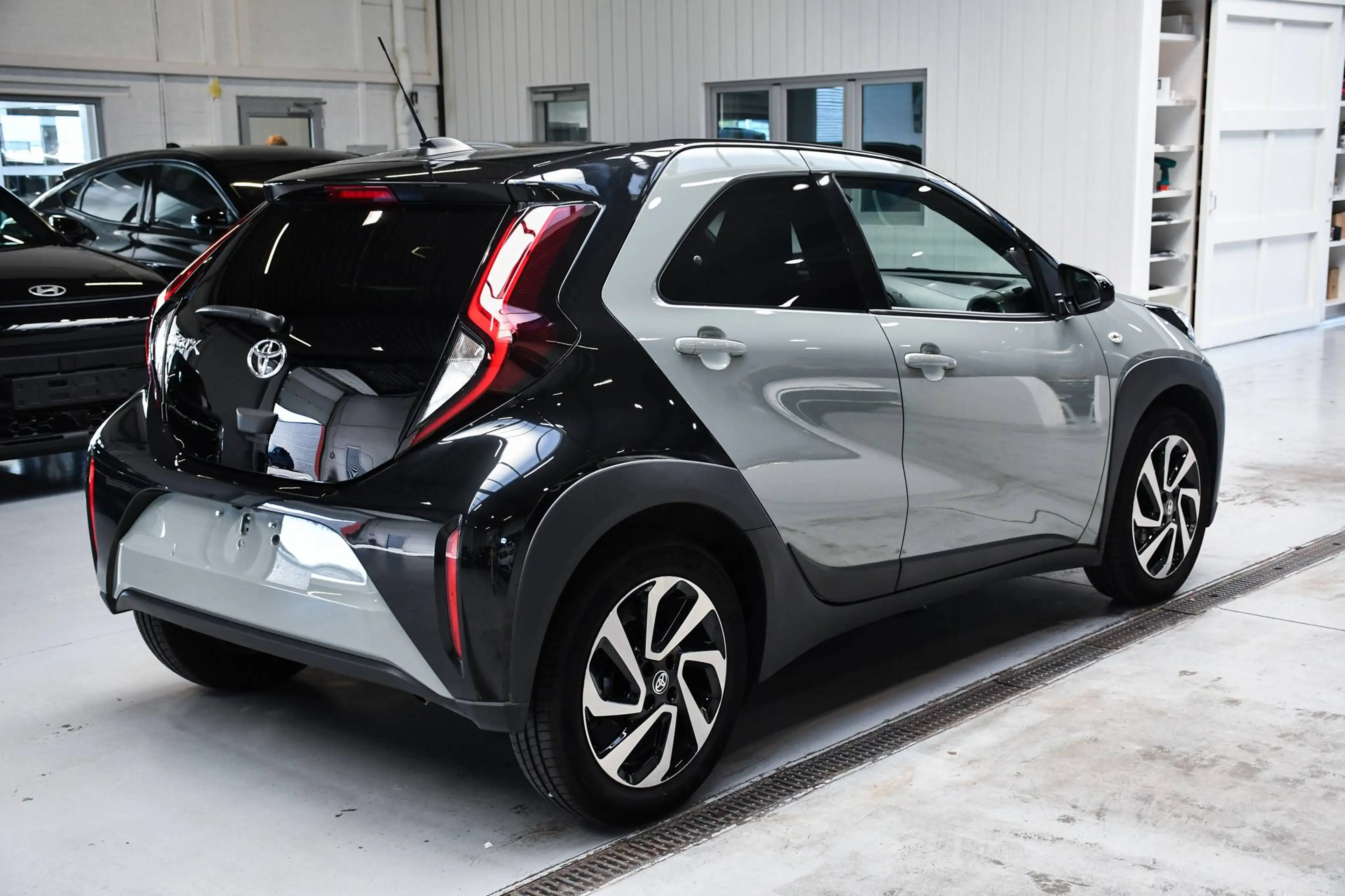 Toyota Aygo X Aygo X Air-Pulse + Tech Pack - NAVIGATIE VIA SMARTLINK / CAMERA / ACC / AIRCO — photo 3