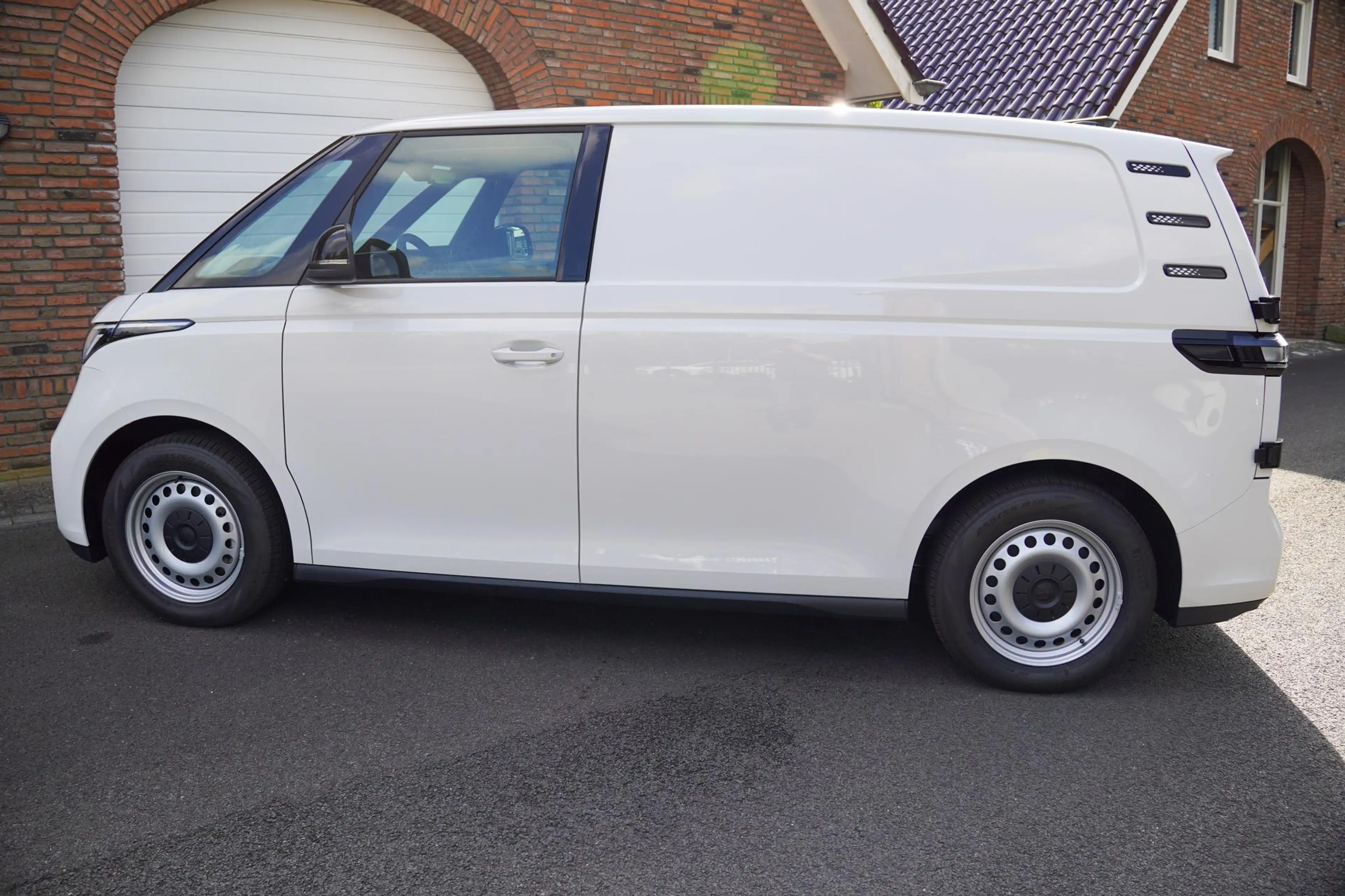 Volkswagen ID. Buzz Cargo 79 kWh 286PK L1H1 A-Deuren Side Assist ACC Travel — photo 17