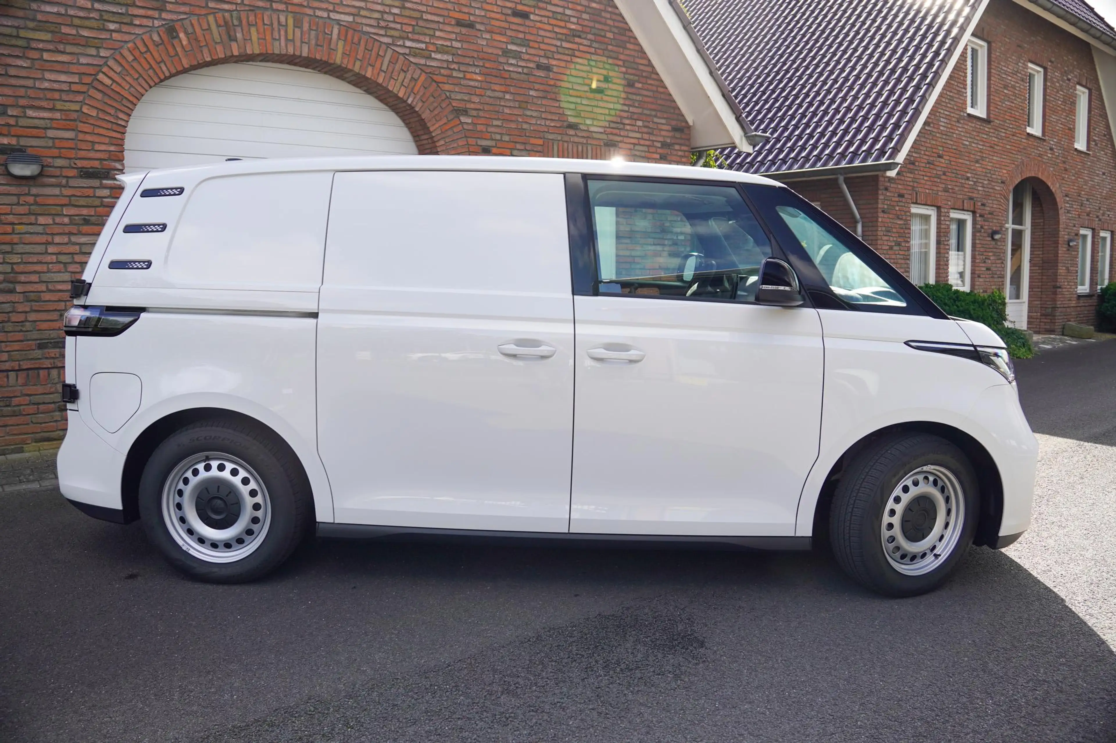 Volkswagen ID. Buzz Cargo 79 kWh 286PK L1H1 A-Deuren Side Assist ACC Travel — photo 2