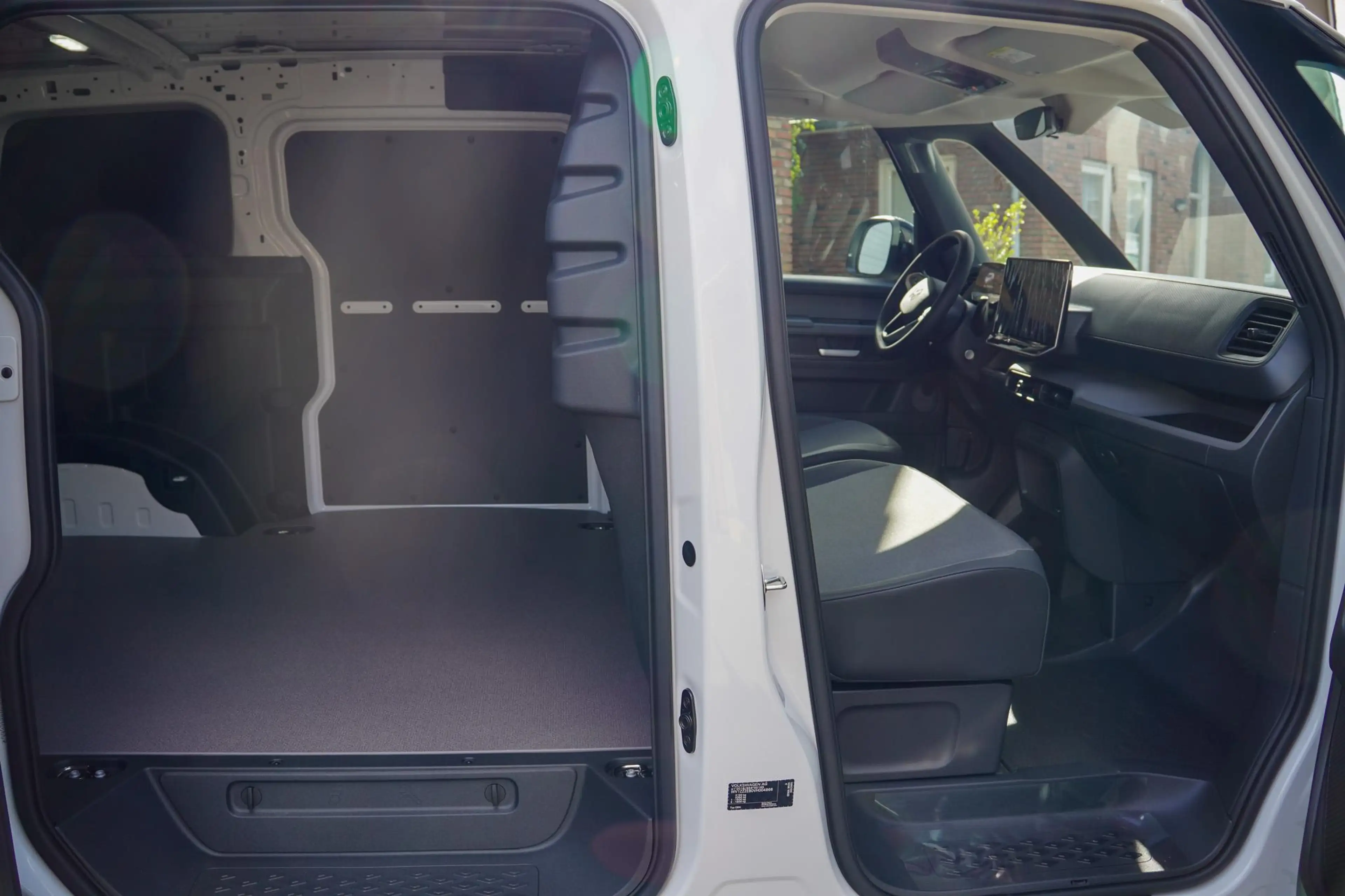 Volkswagen ID. Buzz Cargo 79 kWh 286PK L1H1 A-Deuren Side Assist ACC Travel — photo 3