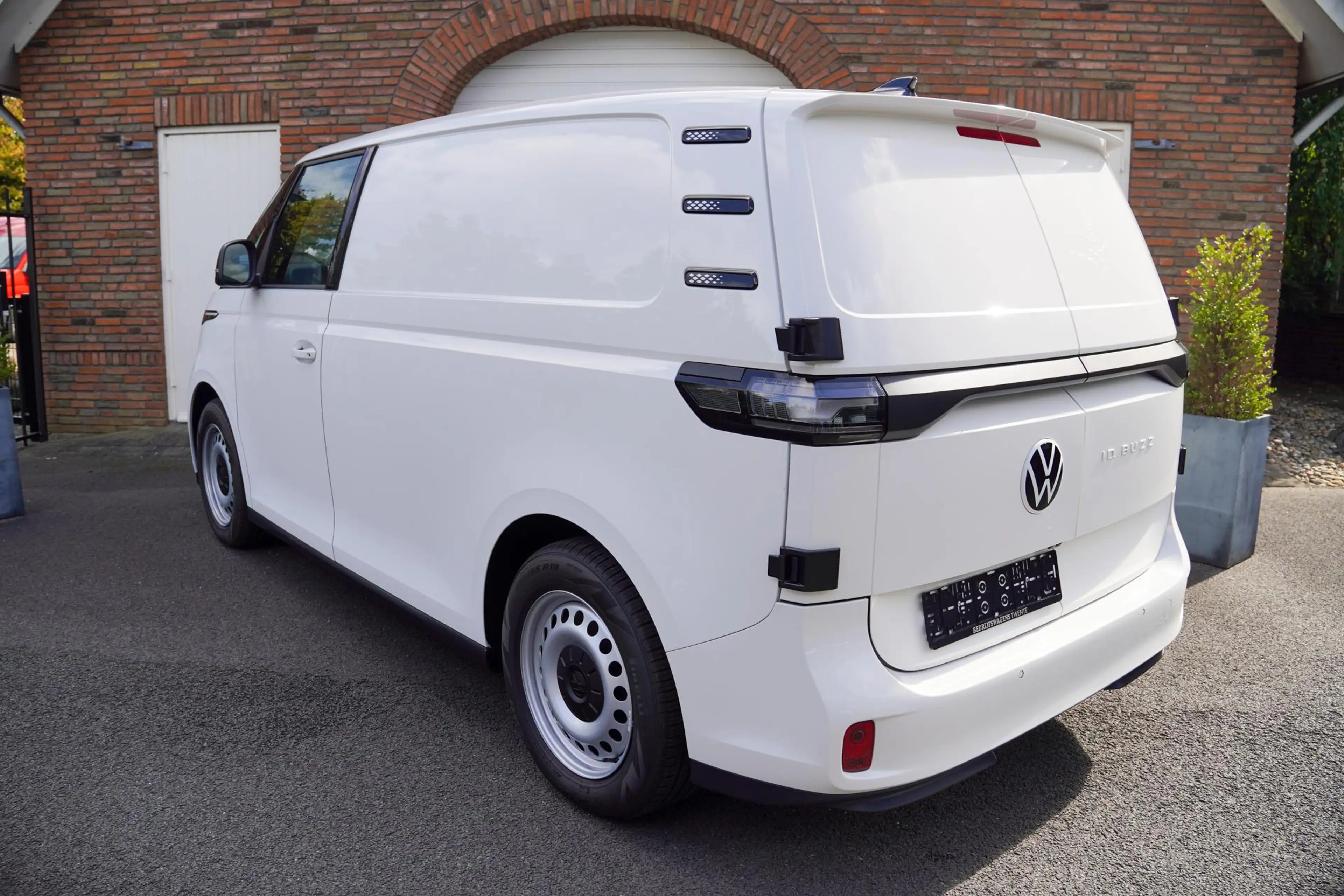Volkswagen ID. Buzz Cargo 79 kWh 286PK L1H1 A-Deuren Side Assist ACC Travel — photo 18