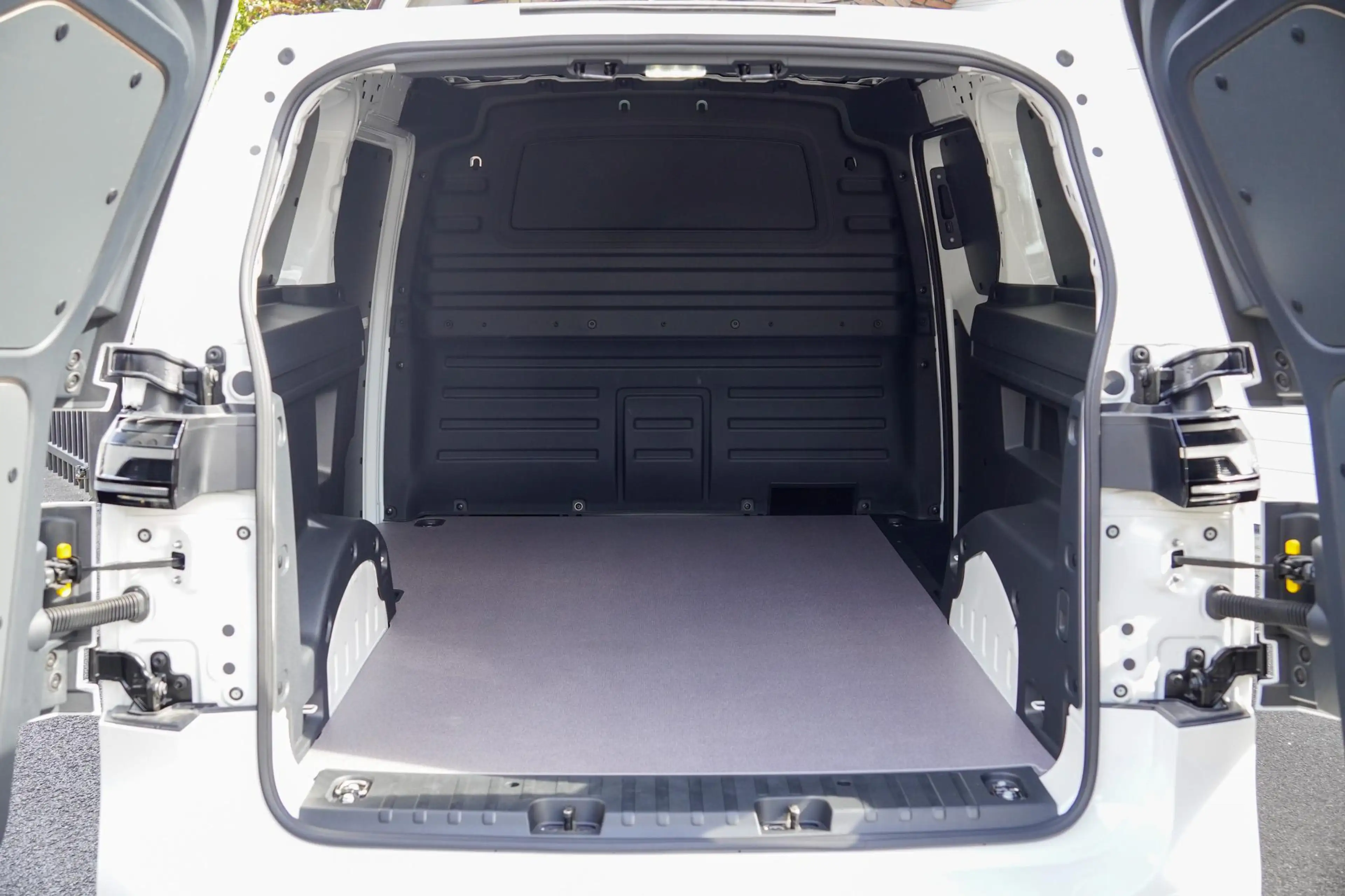 Volkswagen ID. Buzz Cargo 79 kWh 286PK L1H1 A-Deuren Side Assist ACC Travel — photo 19