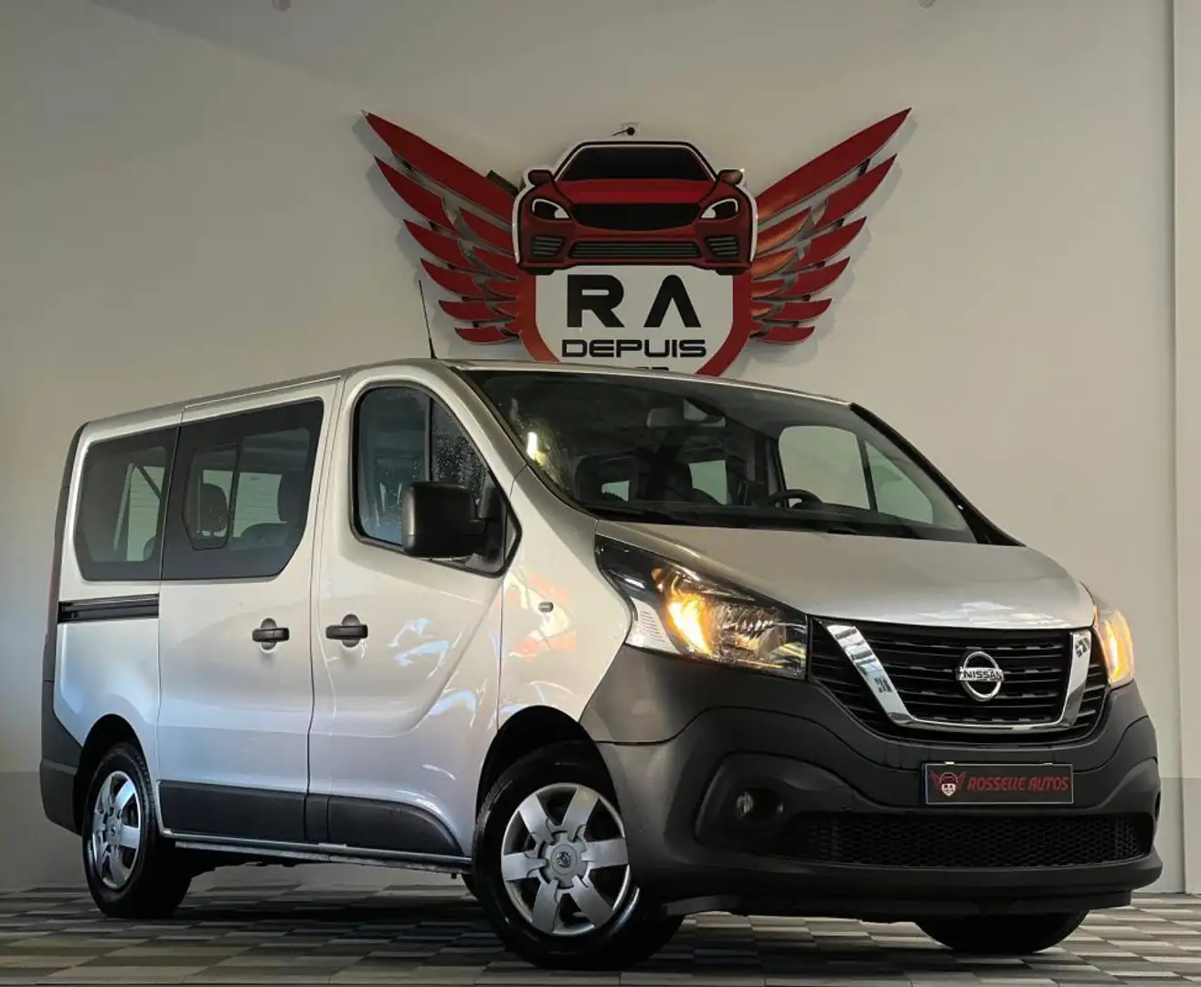 Nissan NV300 1.6 DCI 120CH N-CONNECTA 8PLACE Grau - 1