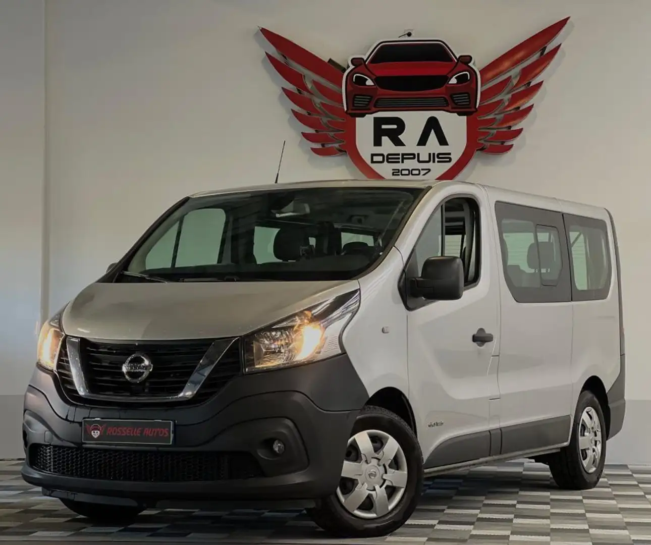 Nissan NV300 1.6 DCI 120CH N-CONNECTA 8PLACE Grau - 2