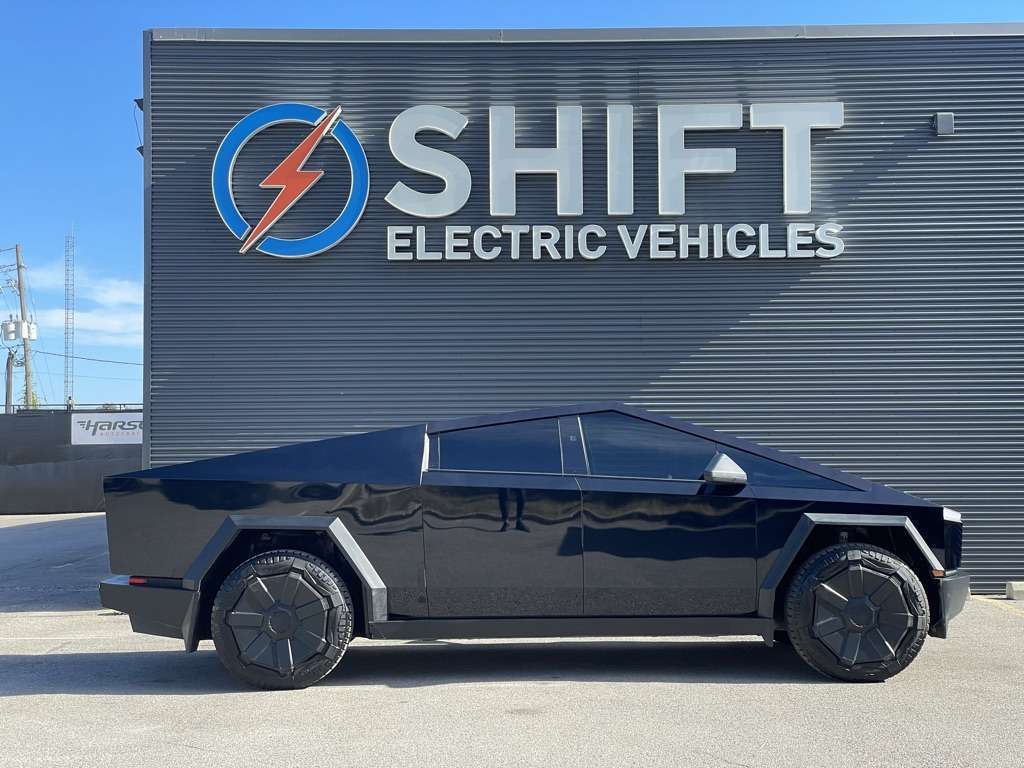 Tesla 2024 Tesla Cybertruck FOUNDATION