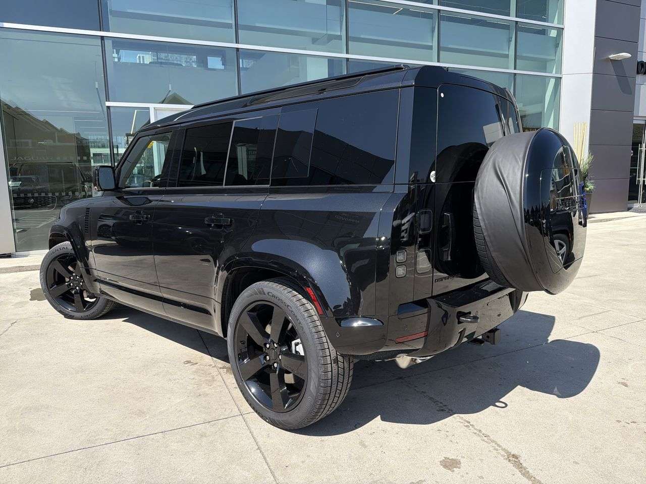 2026 Land Rover Defender 110 P400 X-Dynamic SE thumb 6