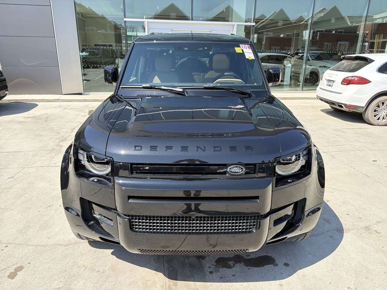 2026 Land Rover Defender 110 P400 X-Dynamic SE alt 3