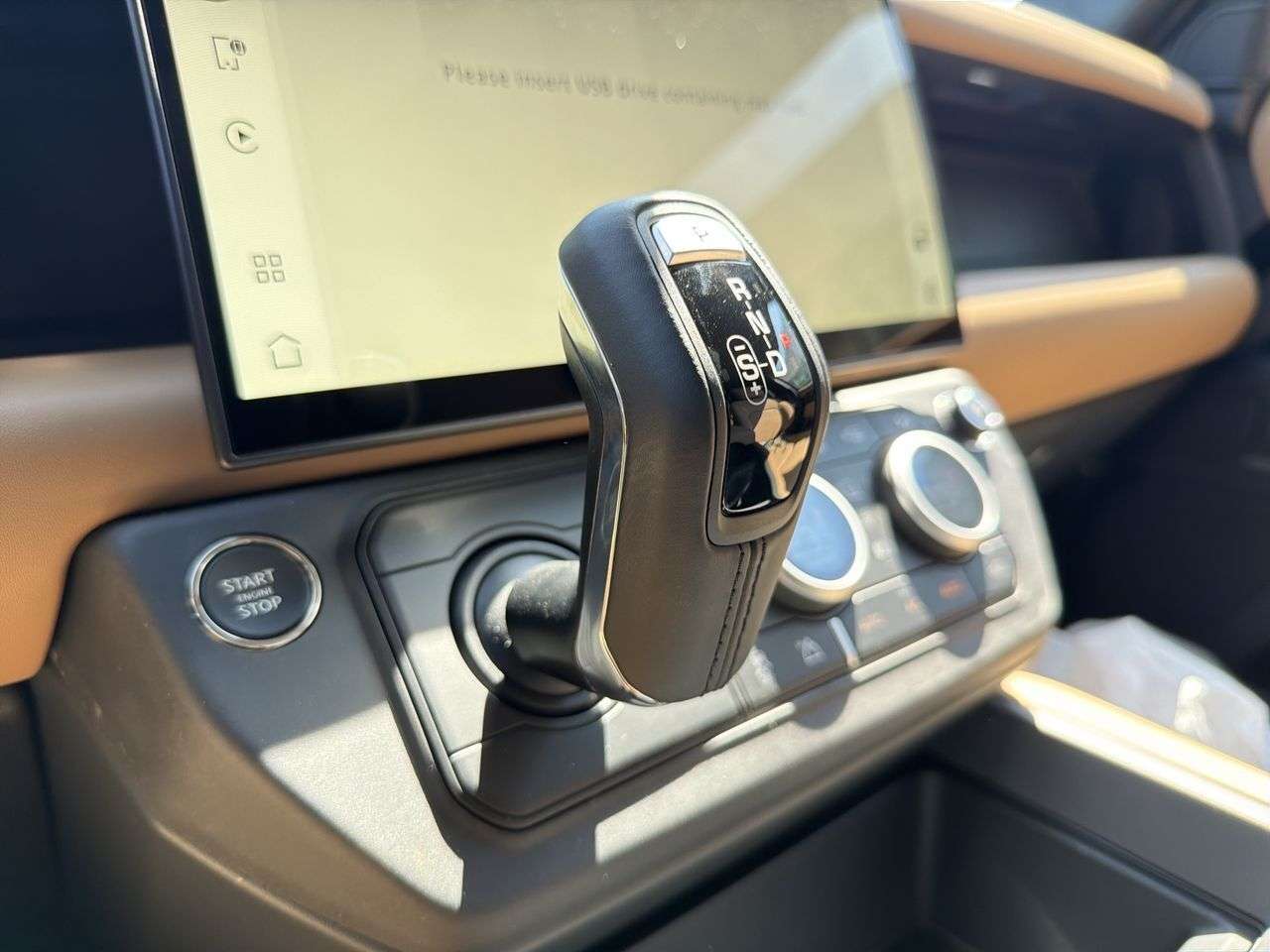 2026 Land Rover Defender 110 P400 X-Dynamic SE thumb 17
