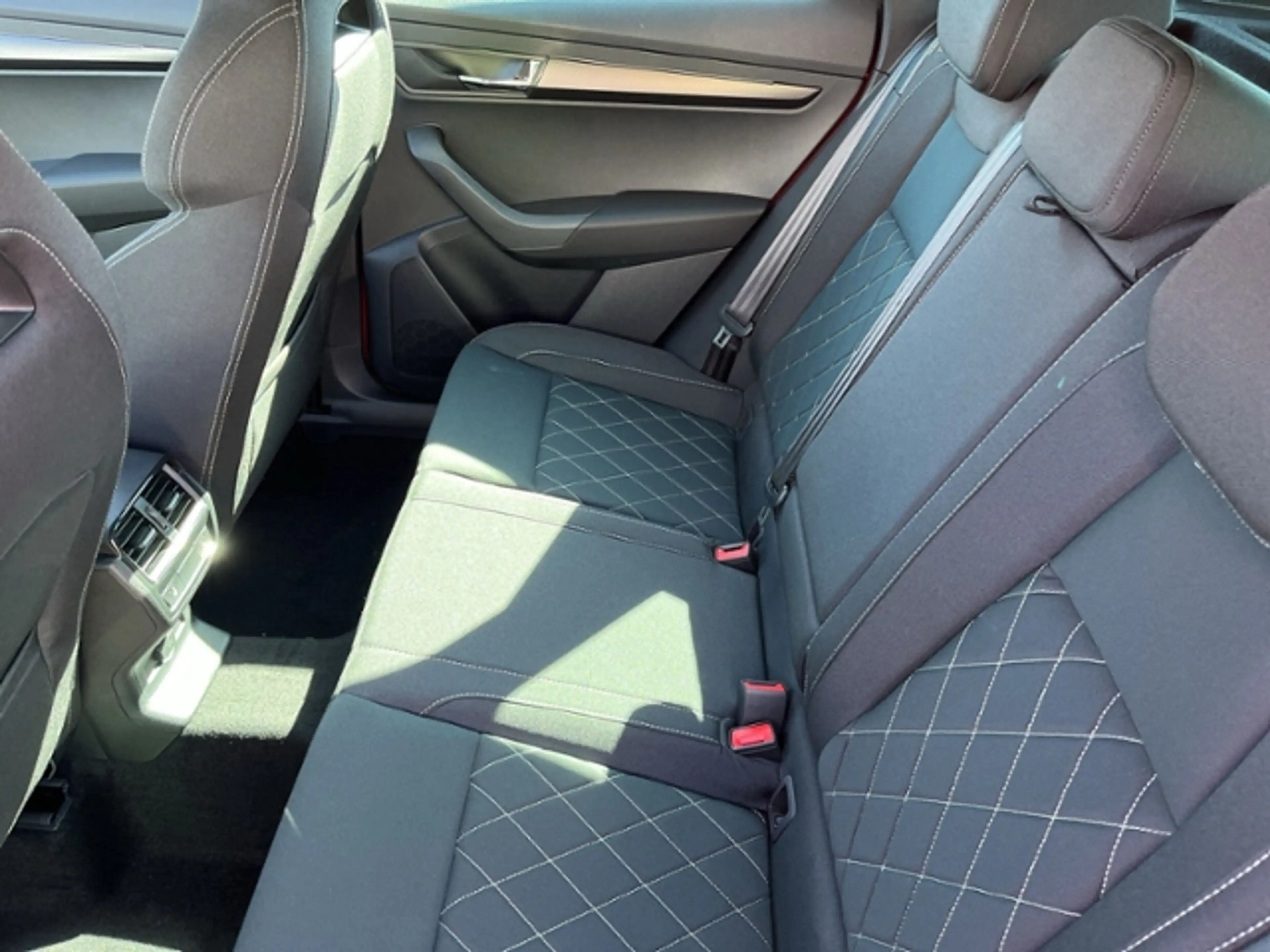 Skoda Karoq Sportline 1,5TSI 150PS DSG NAVI ACC AHK DCC — photo 11