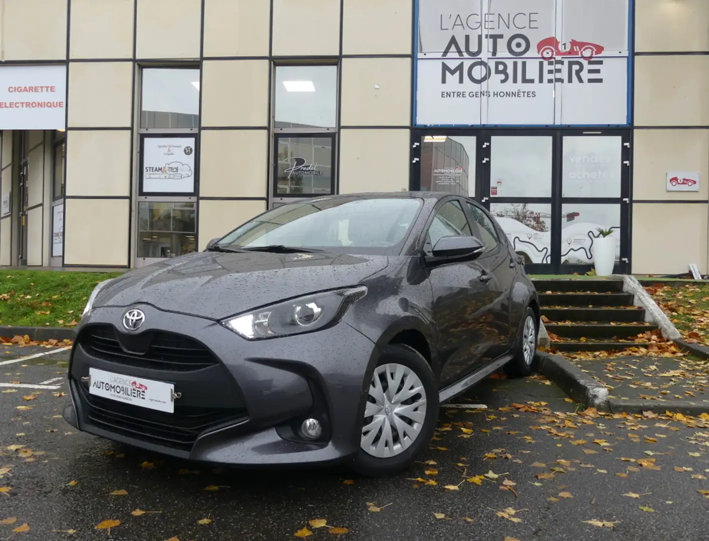 Toyota Yaris Cross 1.0 VVTI 70 FRANCE BUSINESS Gris - 1