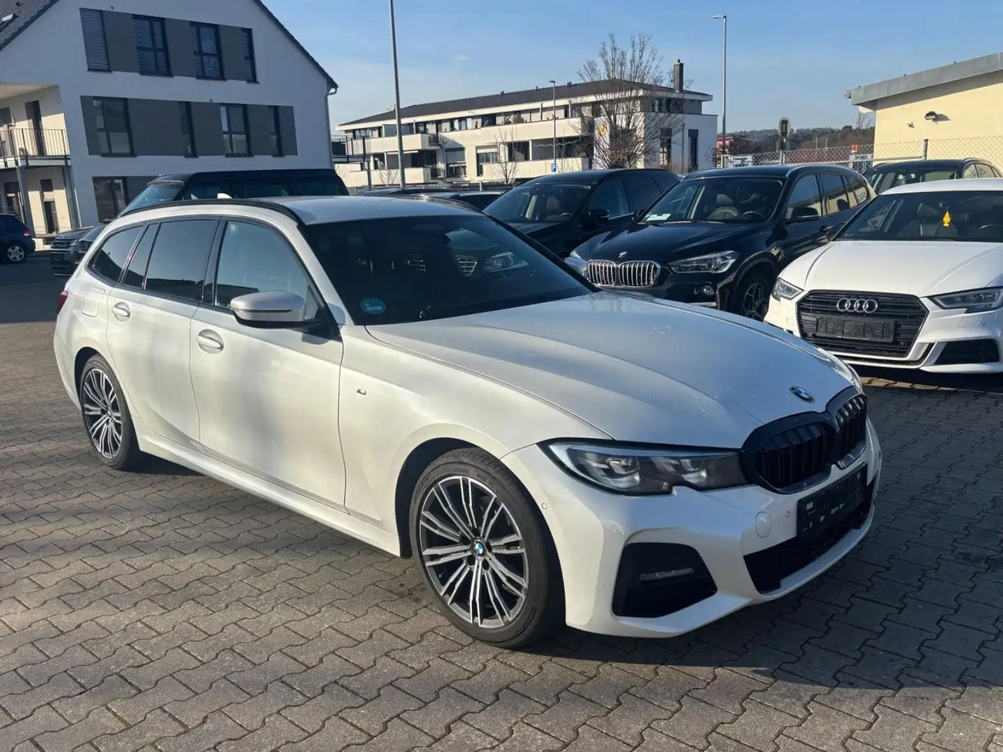 BMW 320 d Touring xDrive M Sport Blanc - 1