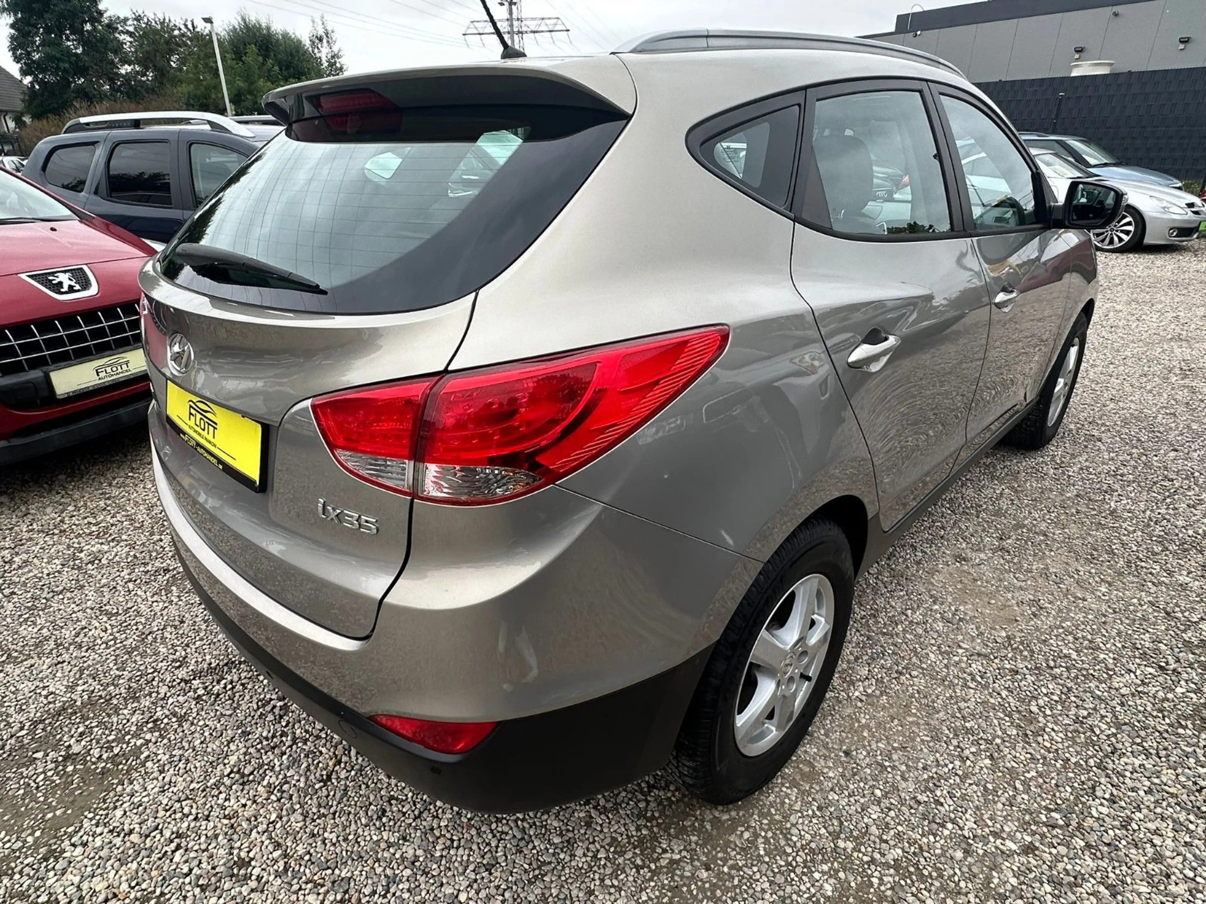 Hyundai iX35 *Klimaaut.*MFL*SitzH* TÜV Neu — photo 7