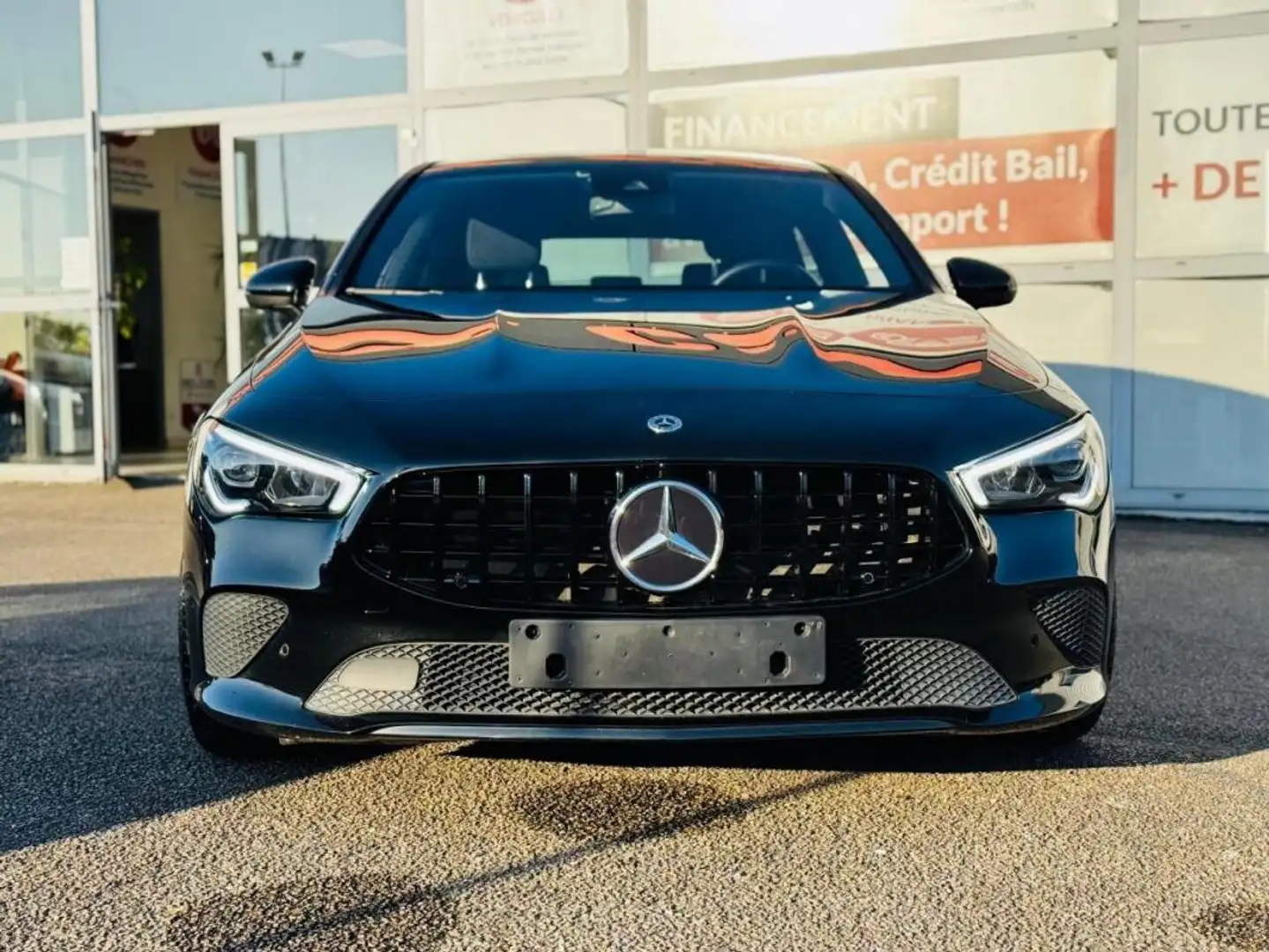 Mercedes-Benz 180d 8G-DCT + Carplay + Jantes 19 + Sièges av chauffants + Vitres AR Surteinte Noir - 2