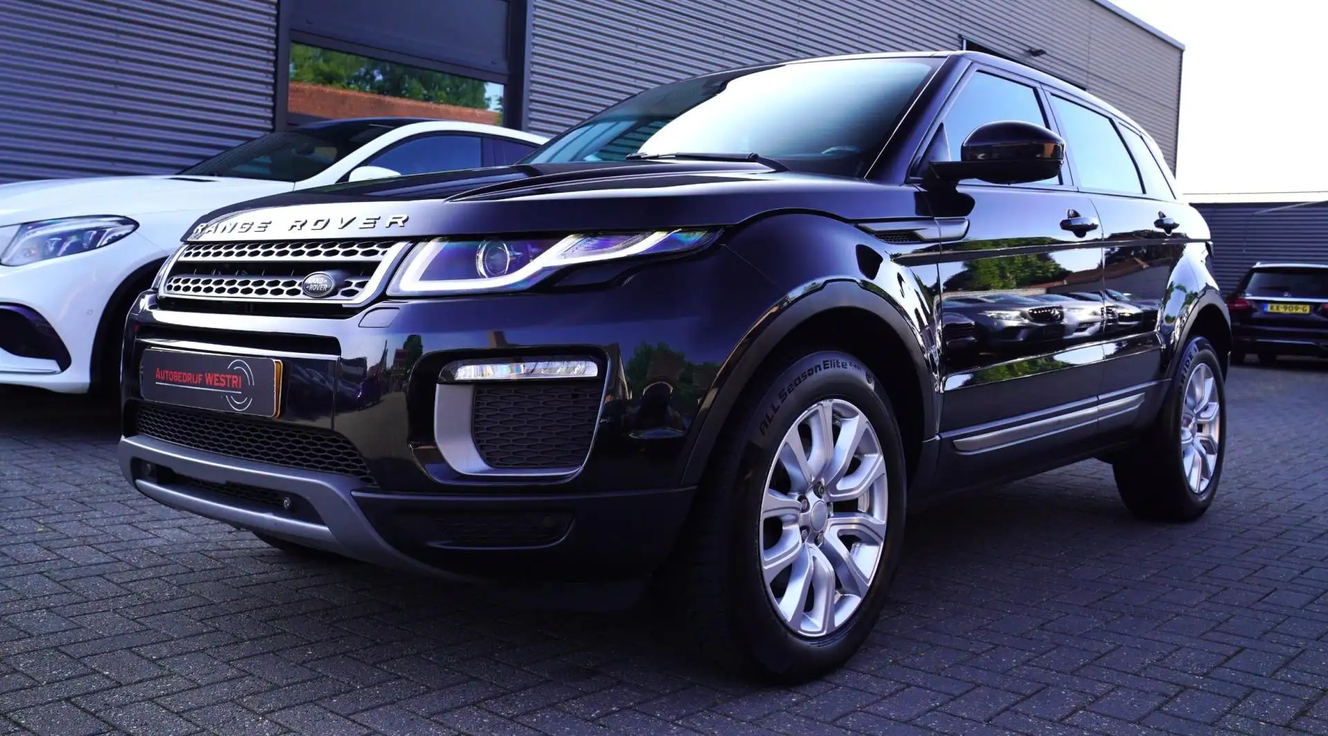 Land Rover Range Rover Evoque 2.0 TD4 SE Dynamic | Facelift | Panorama | Achteru Zwart - 1
