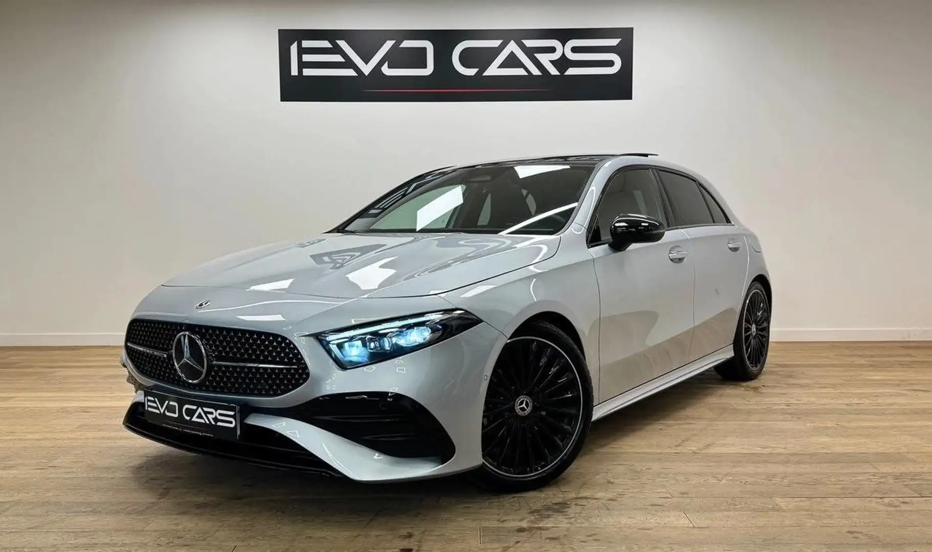 Mercedes-Benz A 200 200 163 ch AMG Line Premium - Garantie 04-2026 / Caméra / TO / MultiBeam Grau - 1