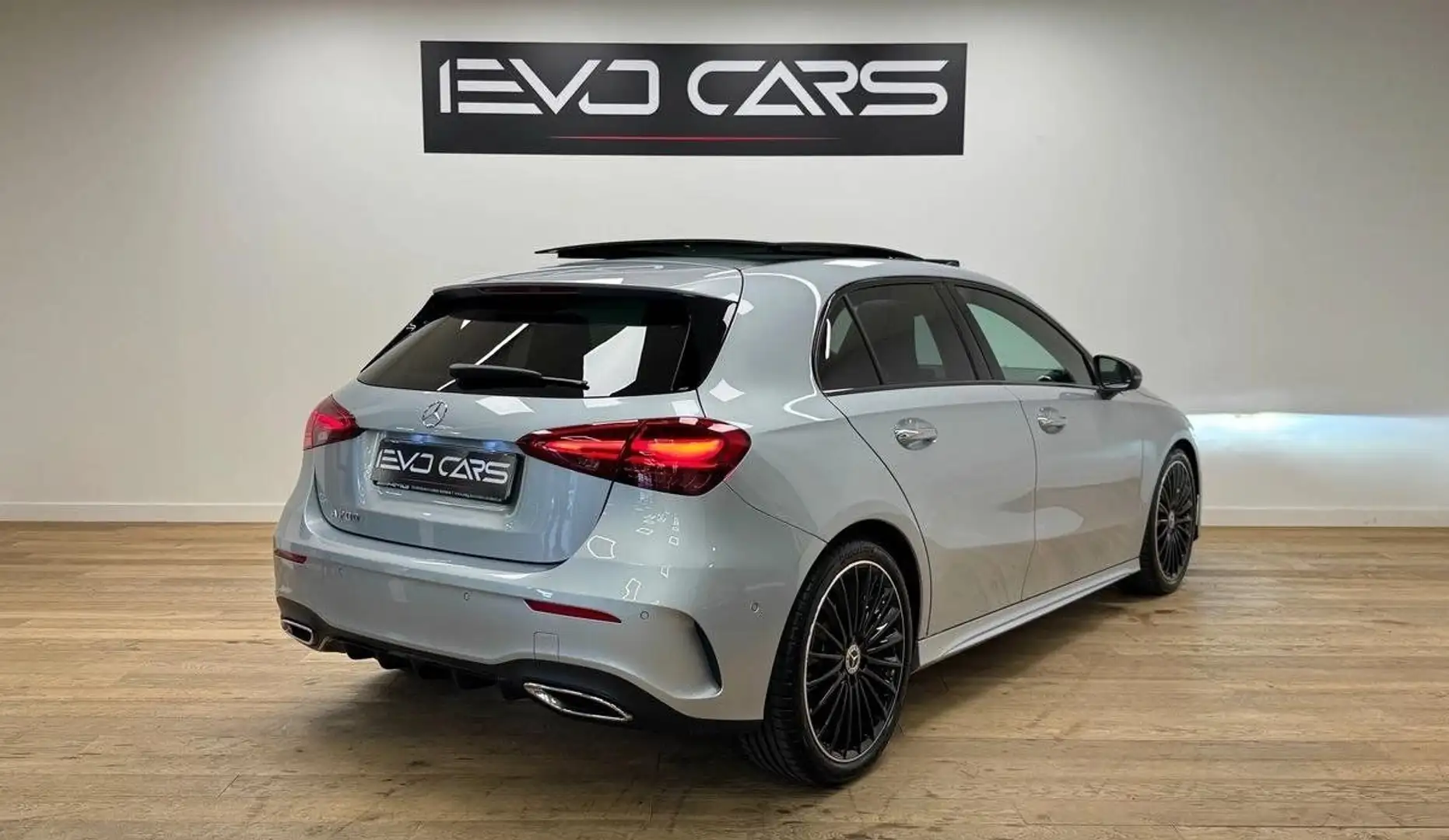 Mercedes-Benz A 200 200 163 ch AMG Line Premium - Garantie 04-2026 / Caméra / TO / MultiBeam Grau - 2