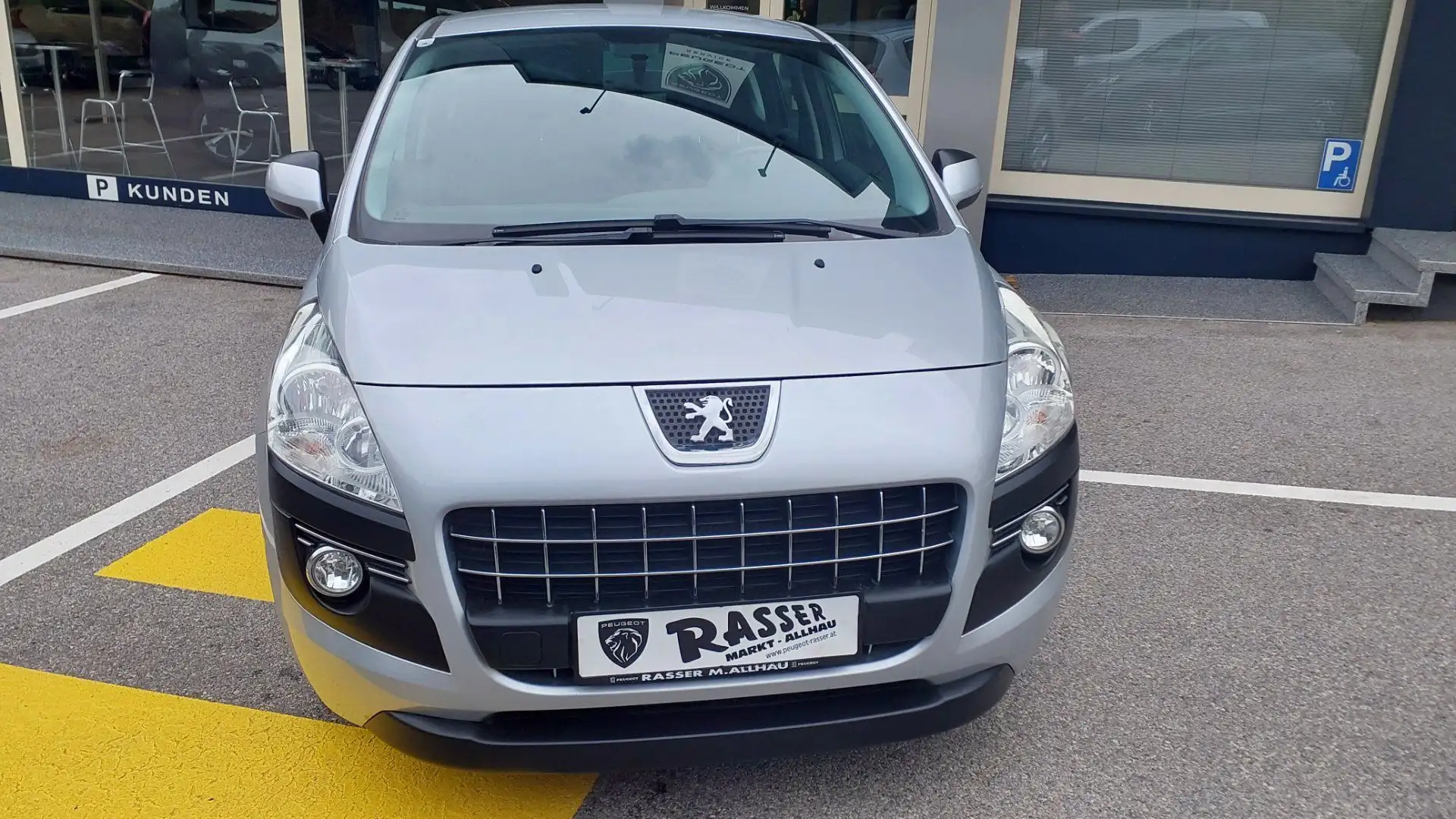 Peugeot 3008 HDI 110 Silber - 2