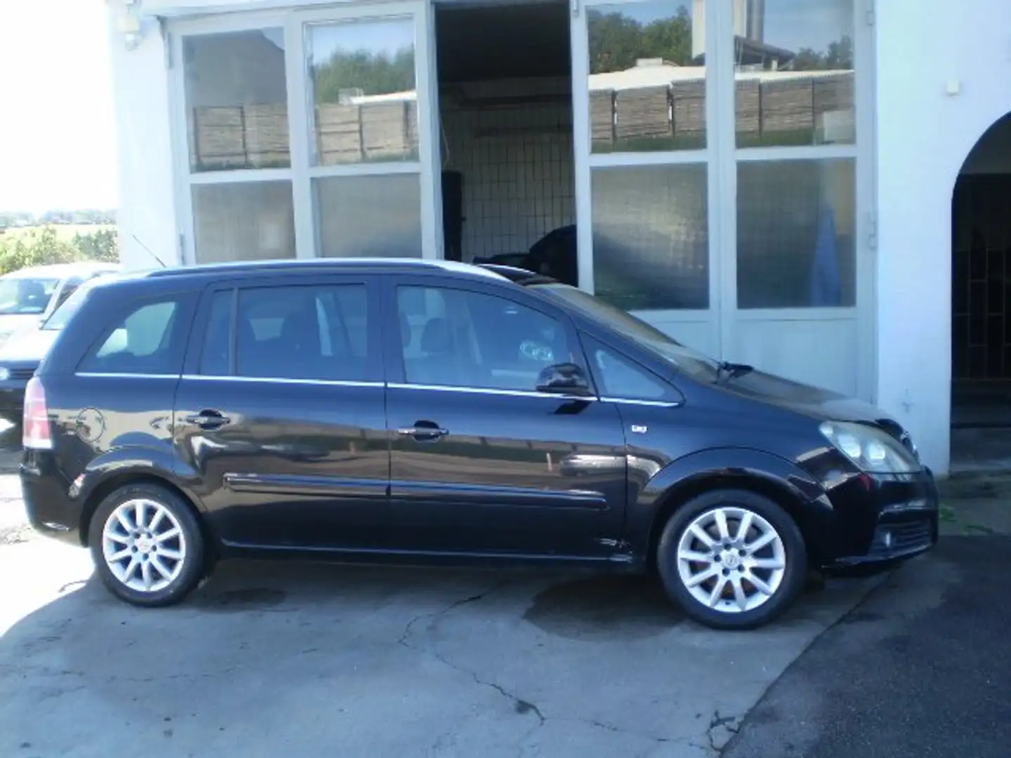 Opel Zafira 1.9 CDTI -MOTORSCHADEN!!!!!!!!! Noir - 1
