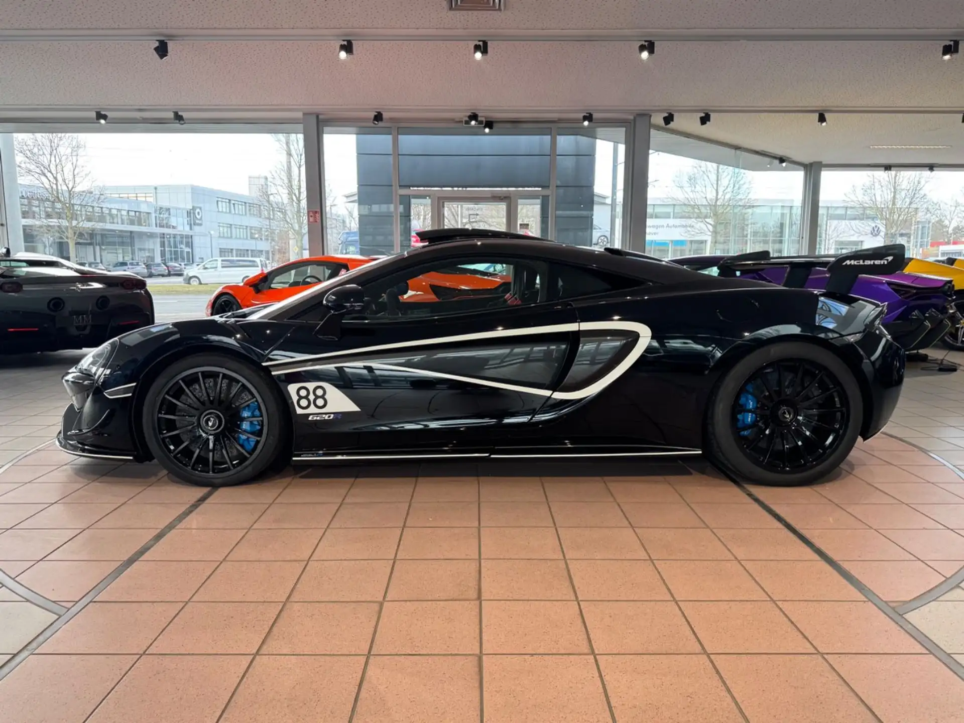 맥라렌 620 R 2020 검정 사진 6