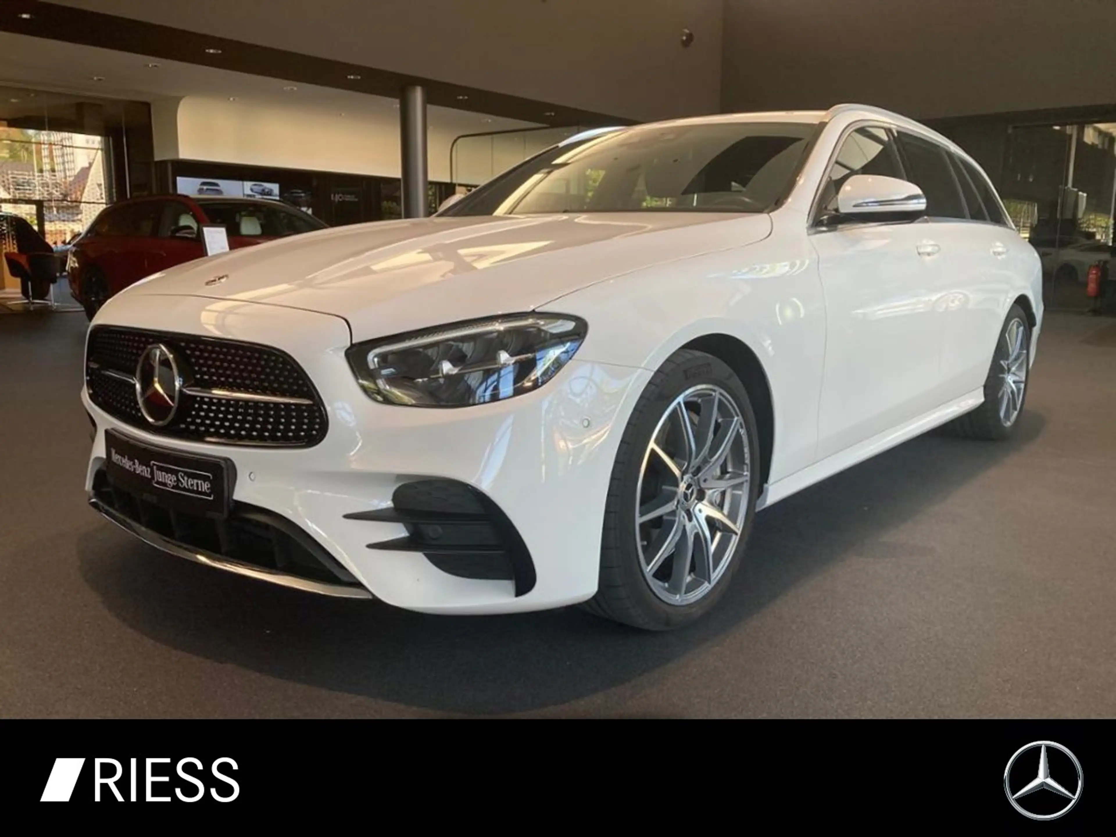 Mercedes-Benz E 400 d 4M T AMG AHK MEMO DISTRO LED MBUX NAVI+