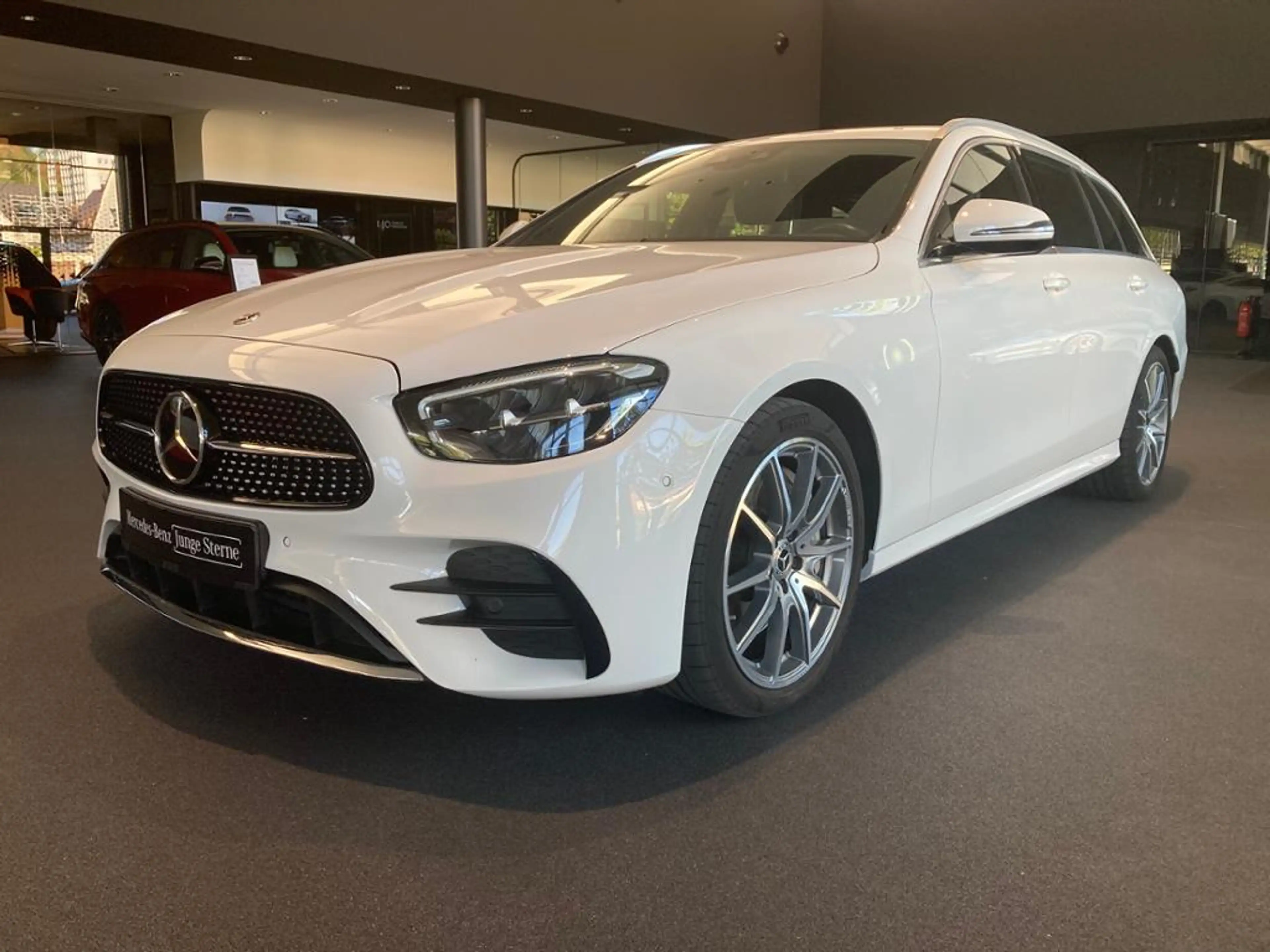 Mercedes-Benz E 400 d 4M T AMG AHK MEMO DISTRO LED MBUX NAVI+ — photo 2