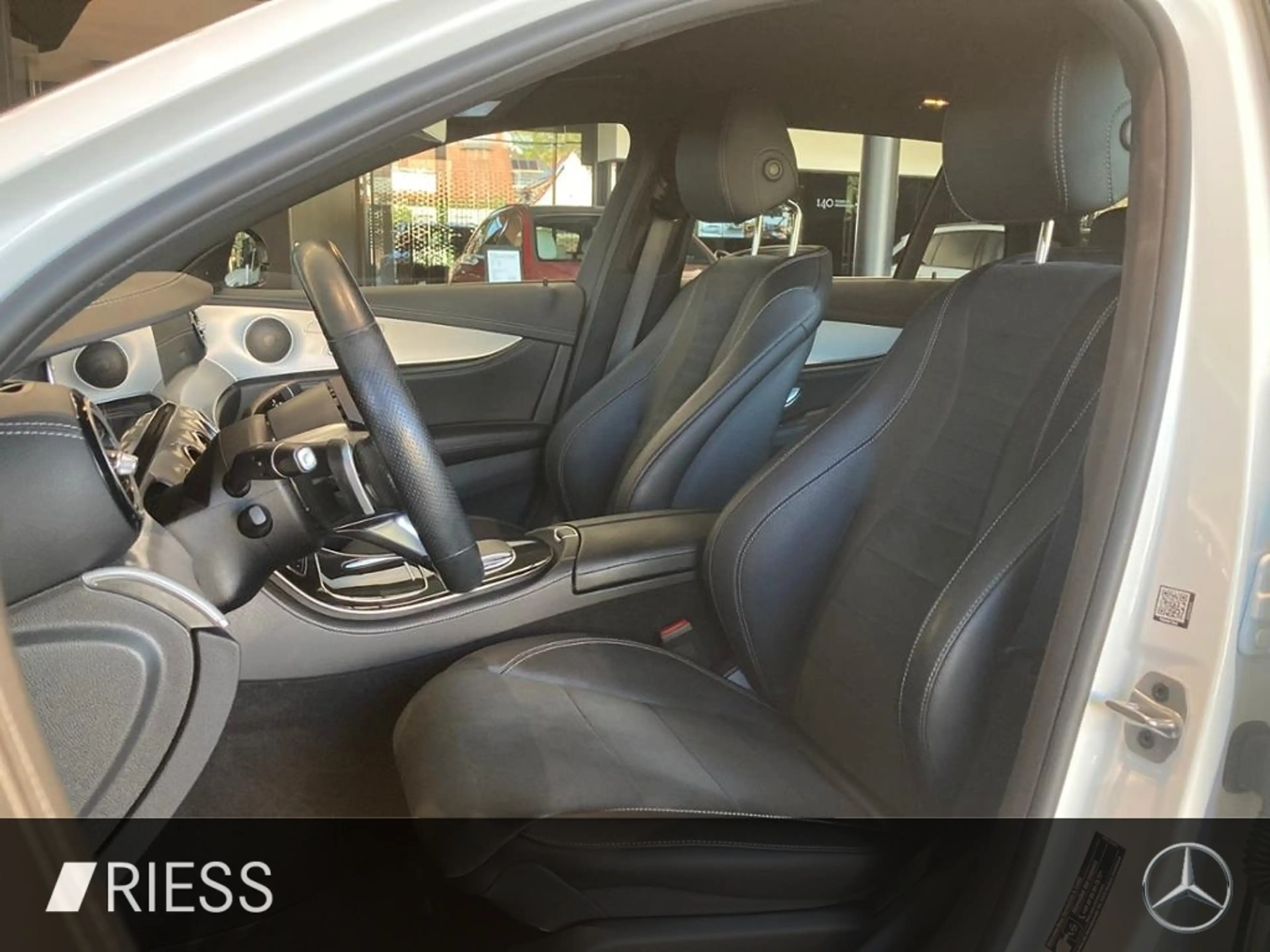 Mercedes-Benz E 400 d 4M T AMG AHK MEMO DISTRO LED MBUX NAVI+ — photo 9