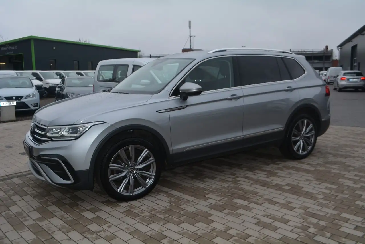 2022 Volkswagen Tiguan Allspace Elegance 4Motion-Sportpaket, photograph 4