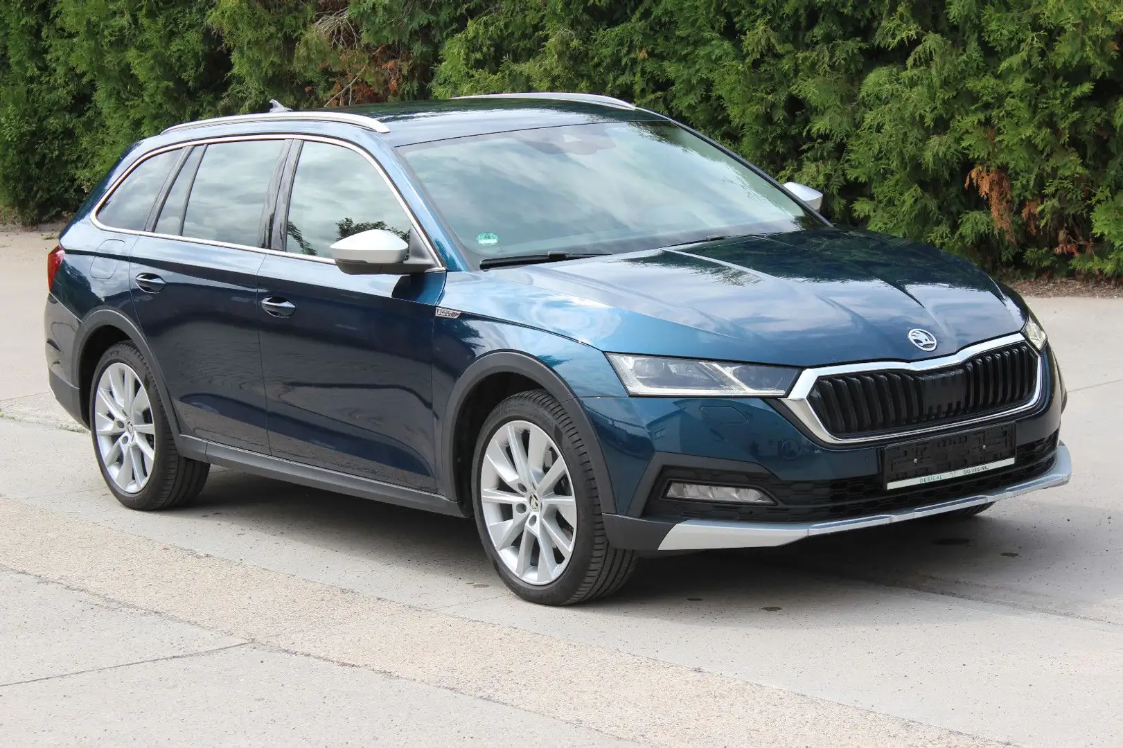 Skoda Octavia Combi Scout 4x4+VIRTUAL+LED+NAVI+AHK Albastru - 1