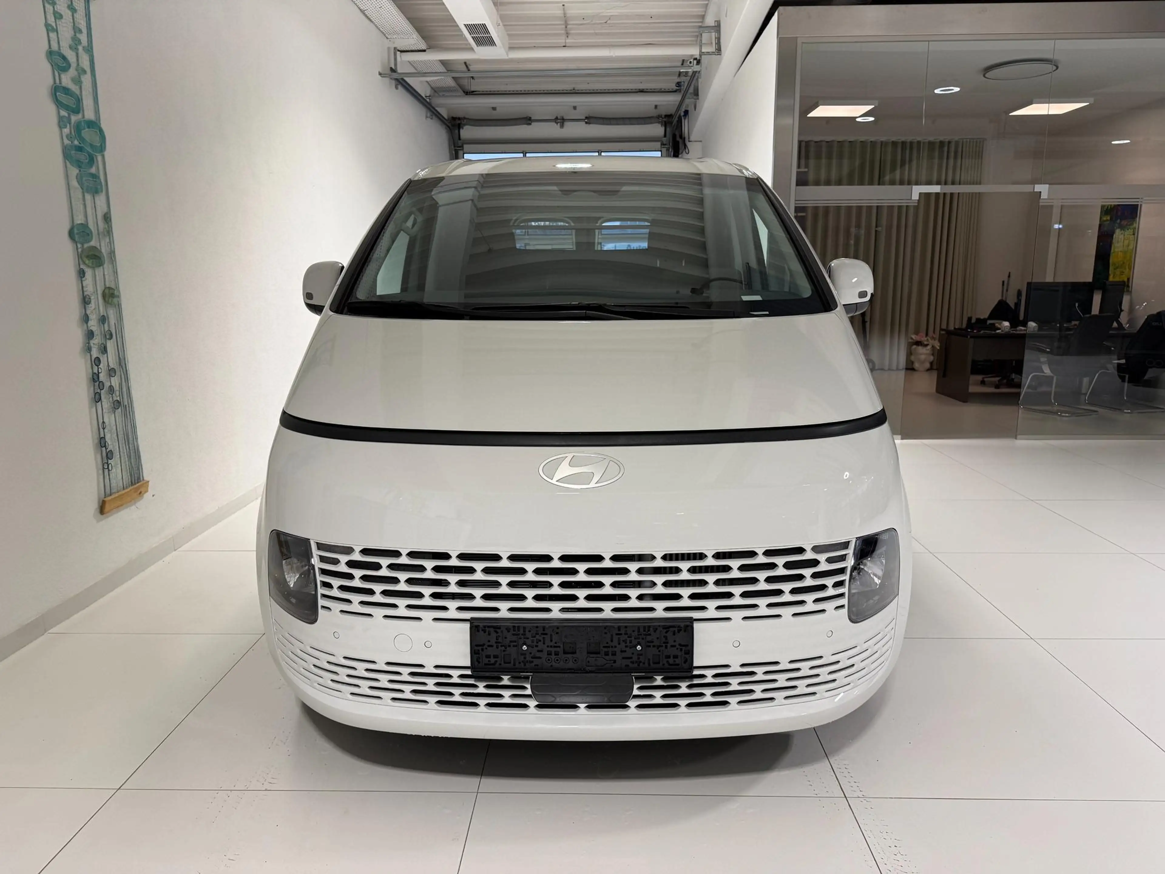 Hyundai STARIA Kastenwagen 1.6 T-GDi HEV 165 kW (224 PS) Sitz-... — photo 2