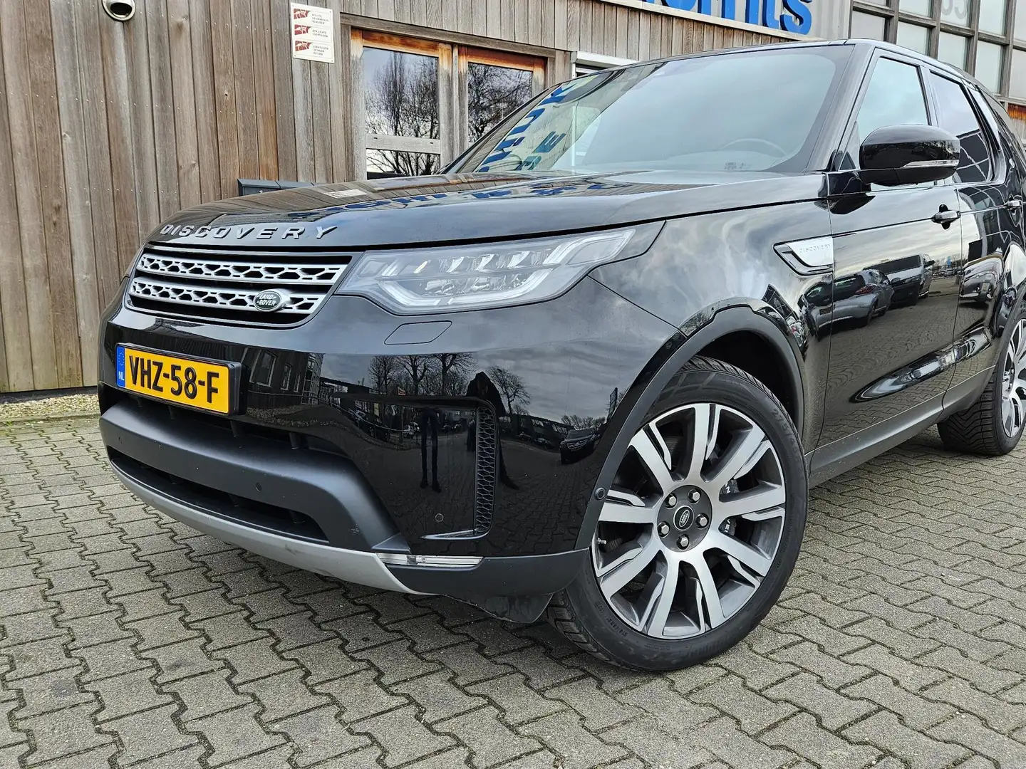 Land Rover Discovery 5 3.0 Sd6 grijskenteken 306PK Schwarz - 2